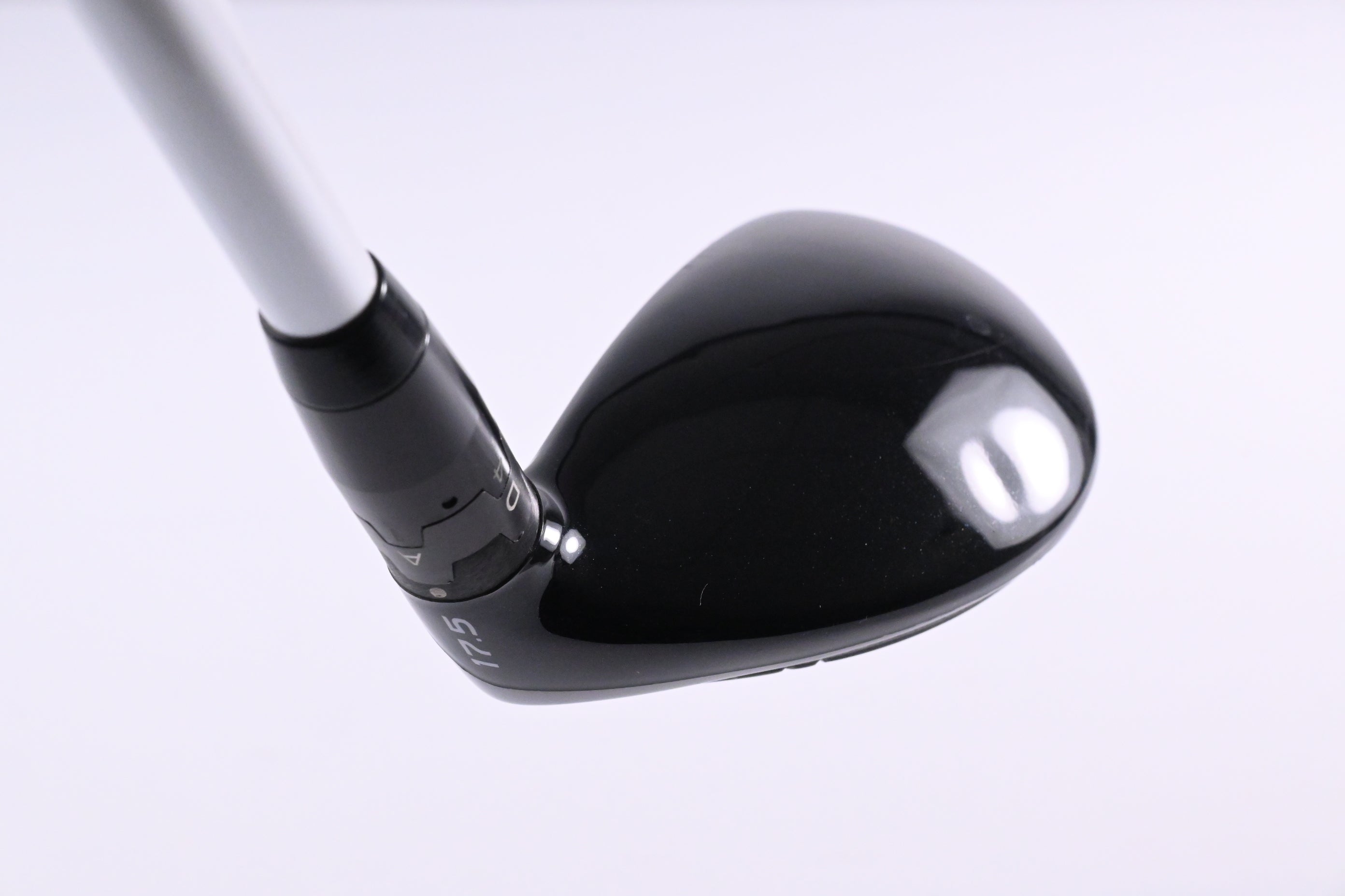 Titleist 915Hd #2 Hybrid / 17.5 Degree / Stiff Flex Aldila Rogue Black 95 MSI 85