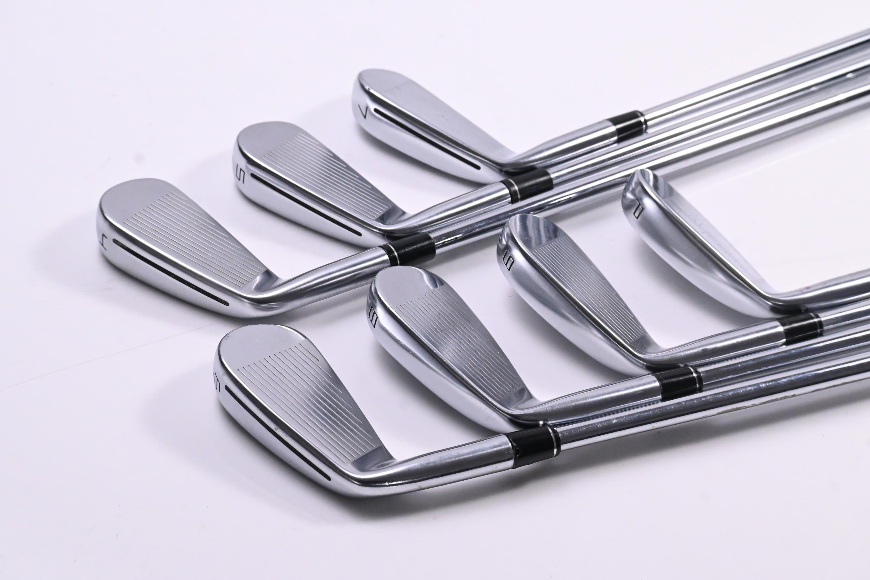 Taylormade P790 2017 Irons / 4-PW / Regular Flex Dynamic Gold SL R300 Shafts