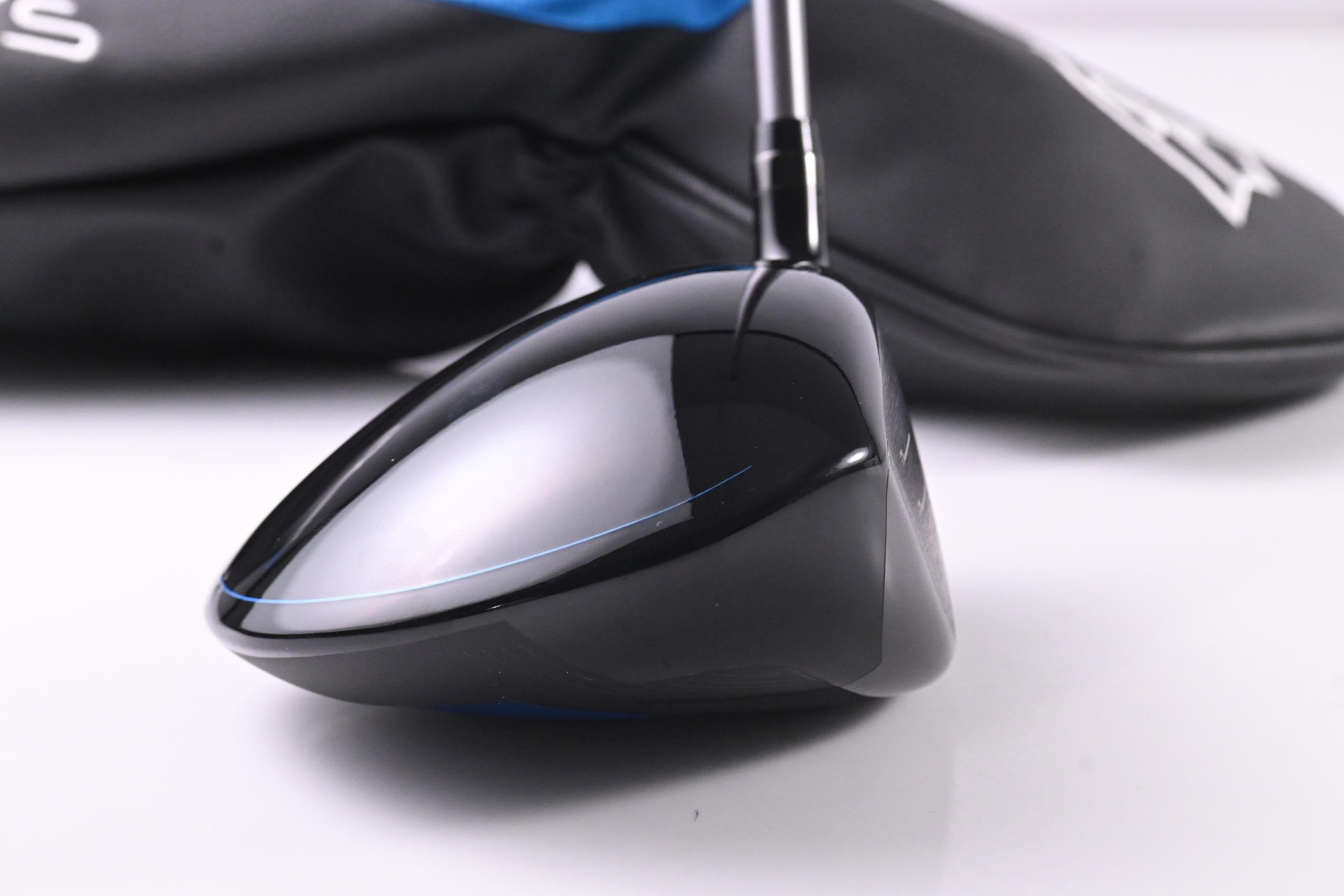 Wilson Staff D7 Driver / 10.5 Degree / Regular Flex UST Mamiya Helium Shaft