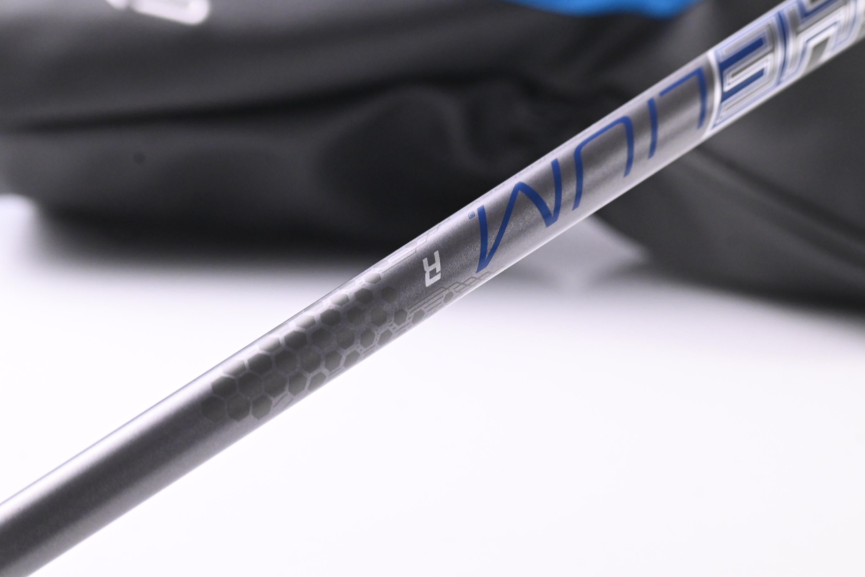 Wilson Staff D7 Driver / 10.5 Degree / Regular Flex UST Mamiya Helium Shaft