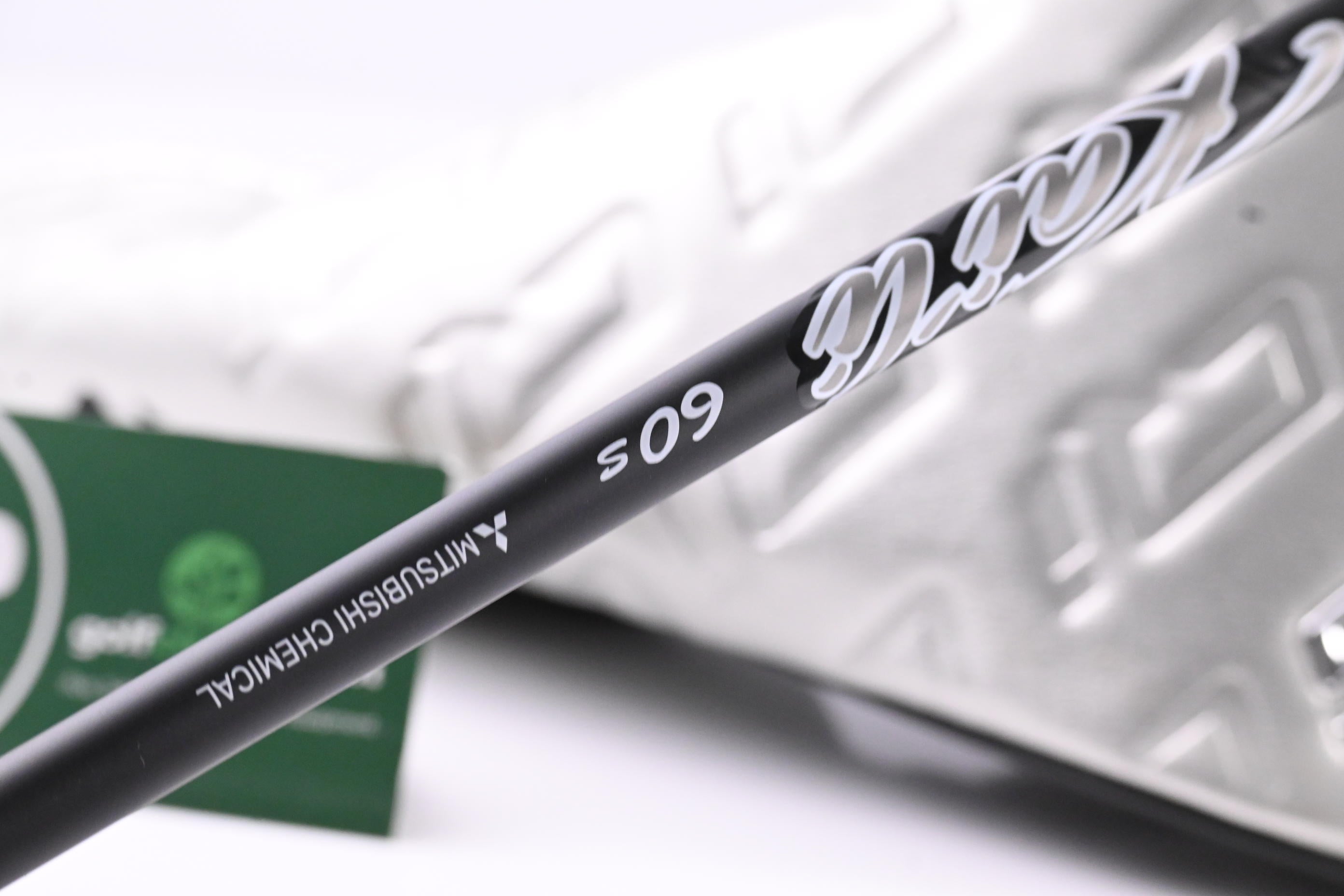 Taylormade Qi35 LS Driver / 9 Degree / Stiff Flex Kai'li White Dark Wave 60