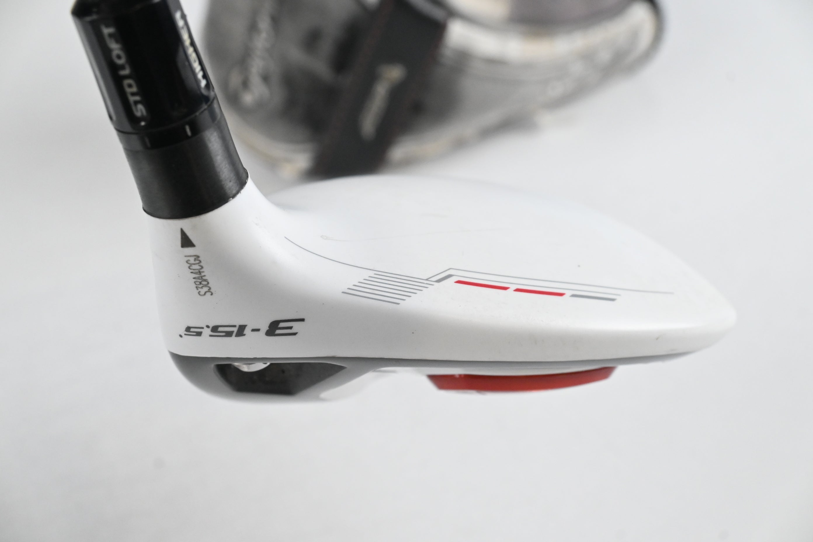 Taylormade R11 Ti #3 Wood / 15.5 Degree / Regular Flex Fujikura Blur 60 Shaft