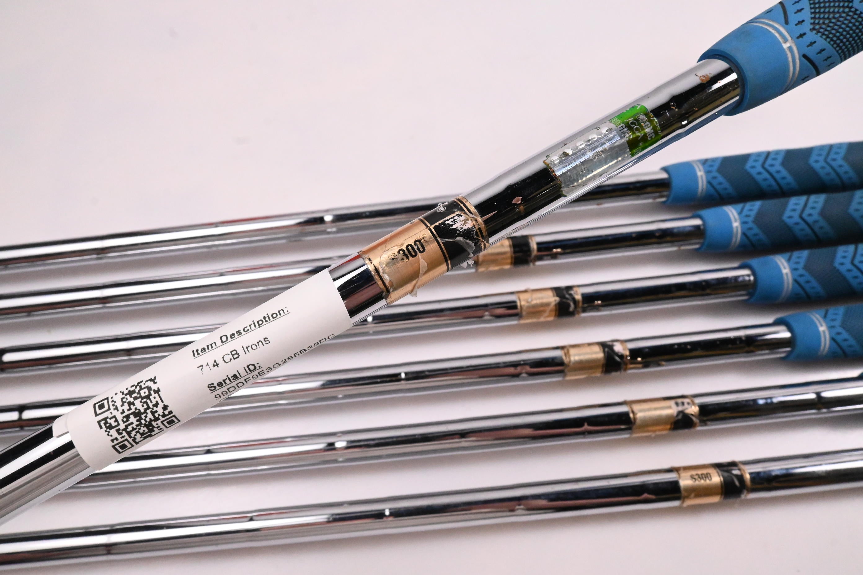 Titleist 714 CB Irons / 4-PW / Stiff Flex Dynamic Gold S300 Shafts