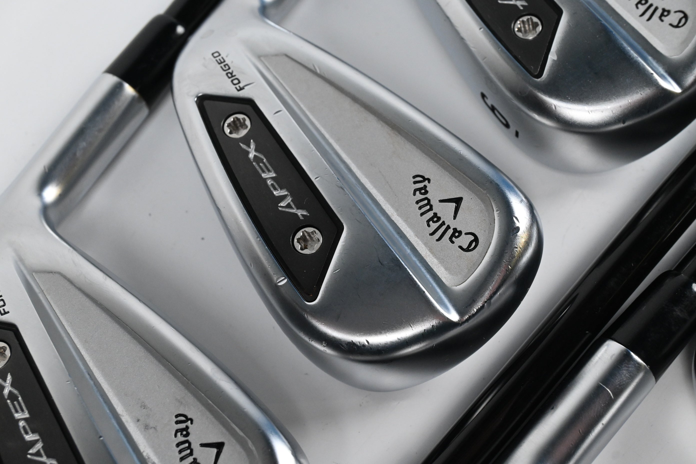 Callaway Apex Ai300 Irons / 4-PW / Regular Flex MMT Black 85 Shafts