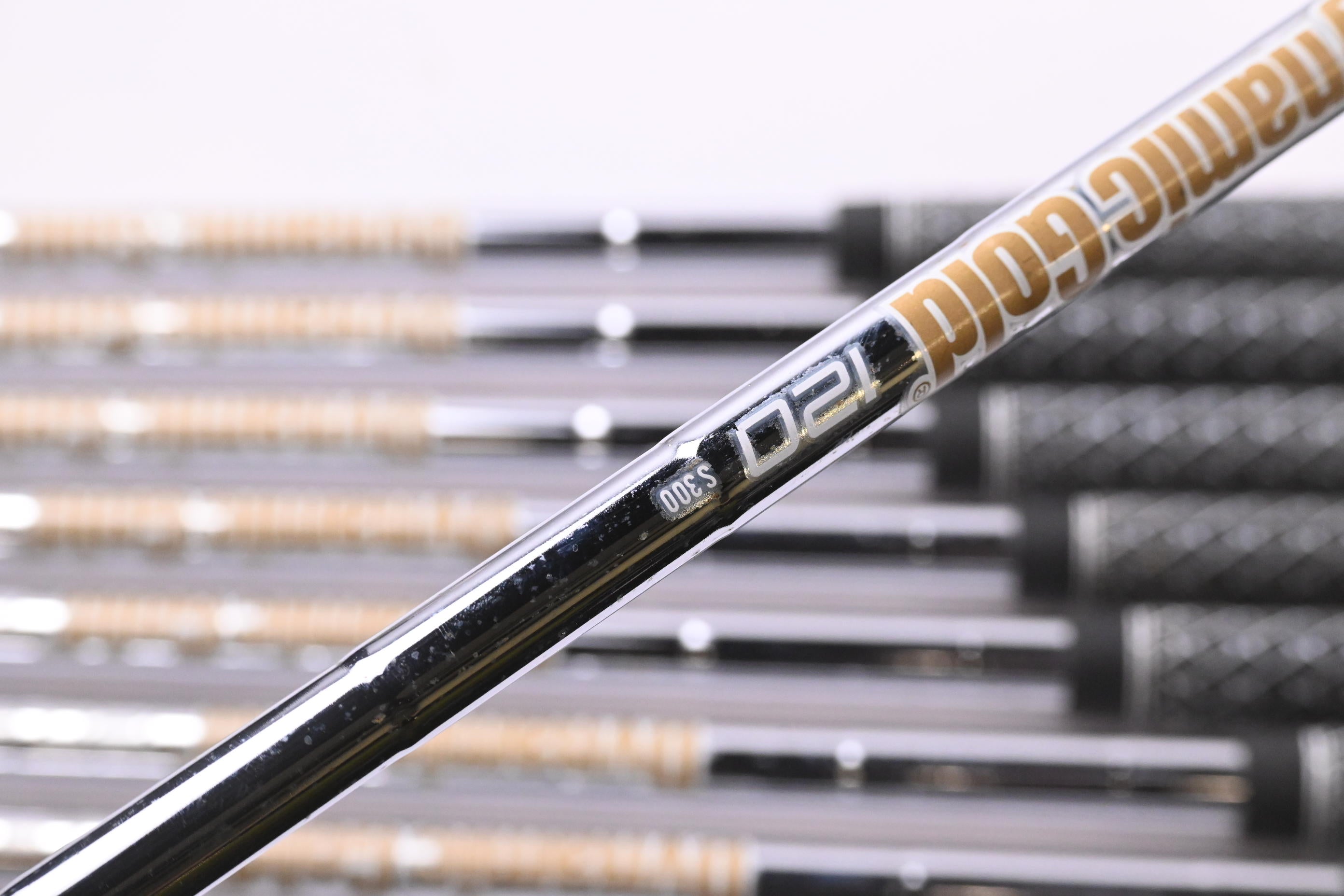 Mizuno Pro 225 Irons / 4-PW+GW / Stiff Flex Dynamic Gold 120 S300 Shafts