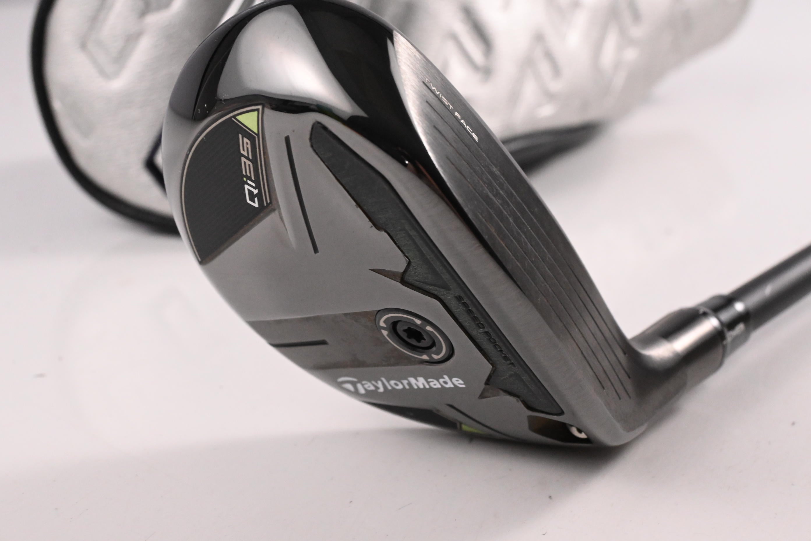 Taylormade Qi35 #4 Hybrid / 22 Degree / Regular Flex Fujikura Ventus Blue '25 6