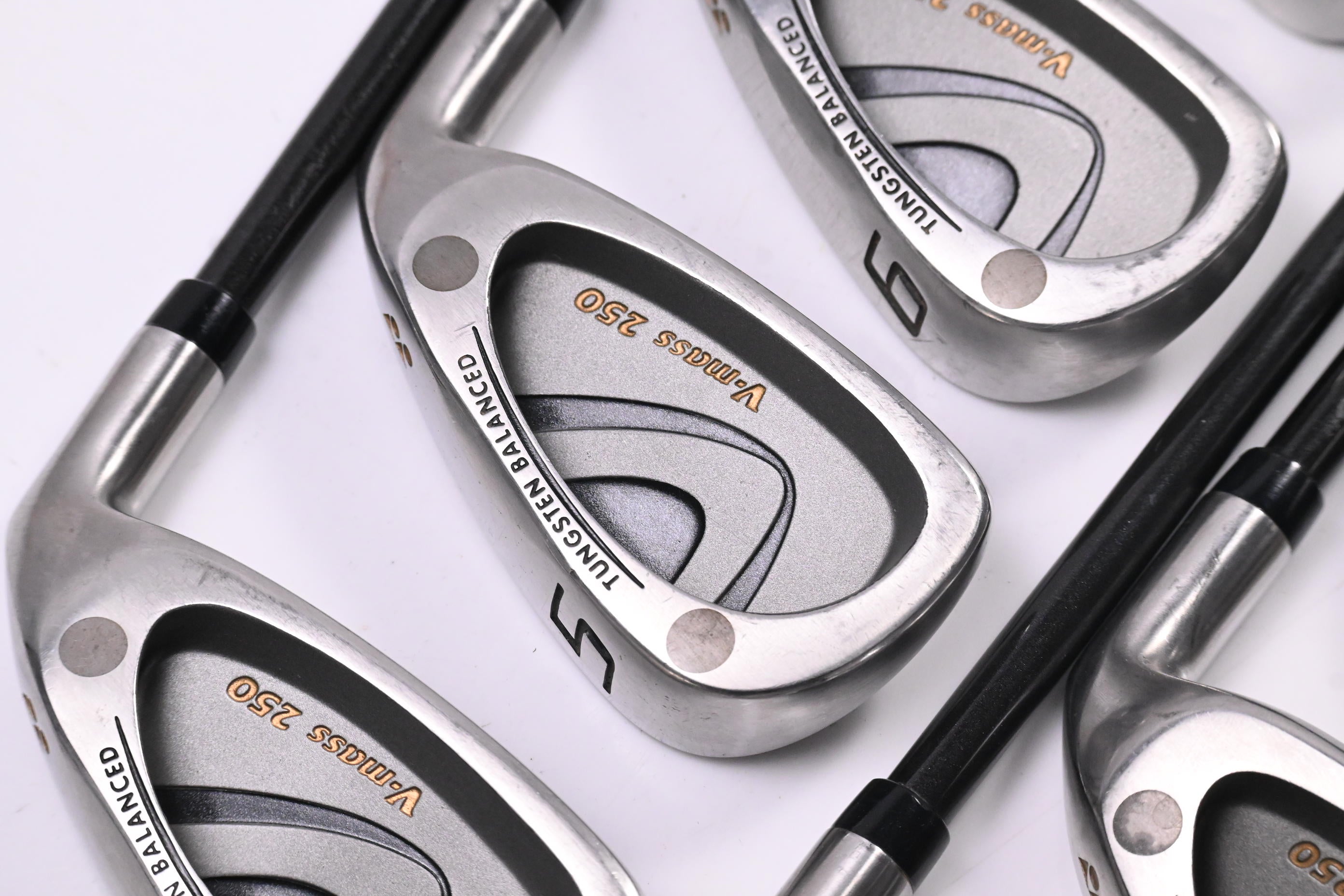 Yonex V-Mass 250 Irons / 4-PW+SW / Regular Flex Yonex HGS 3000 Shafts
