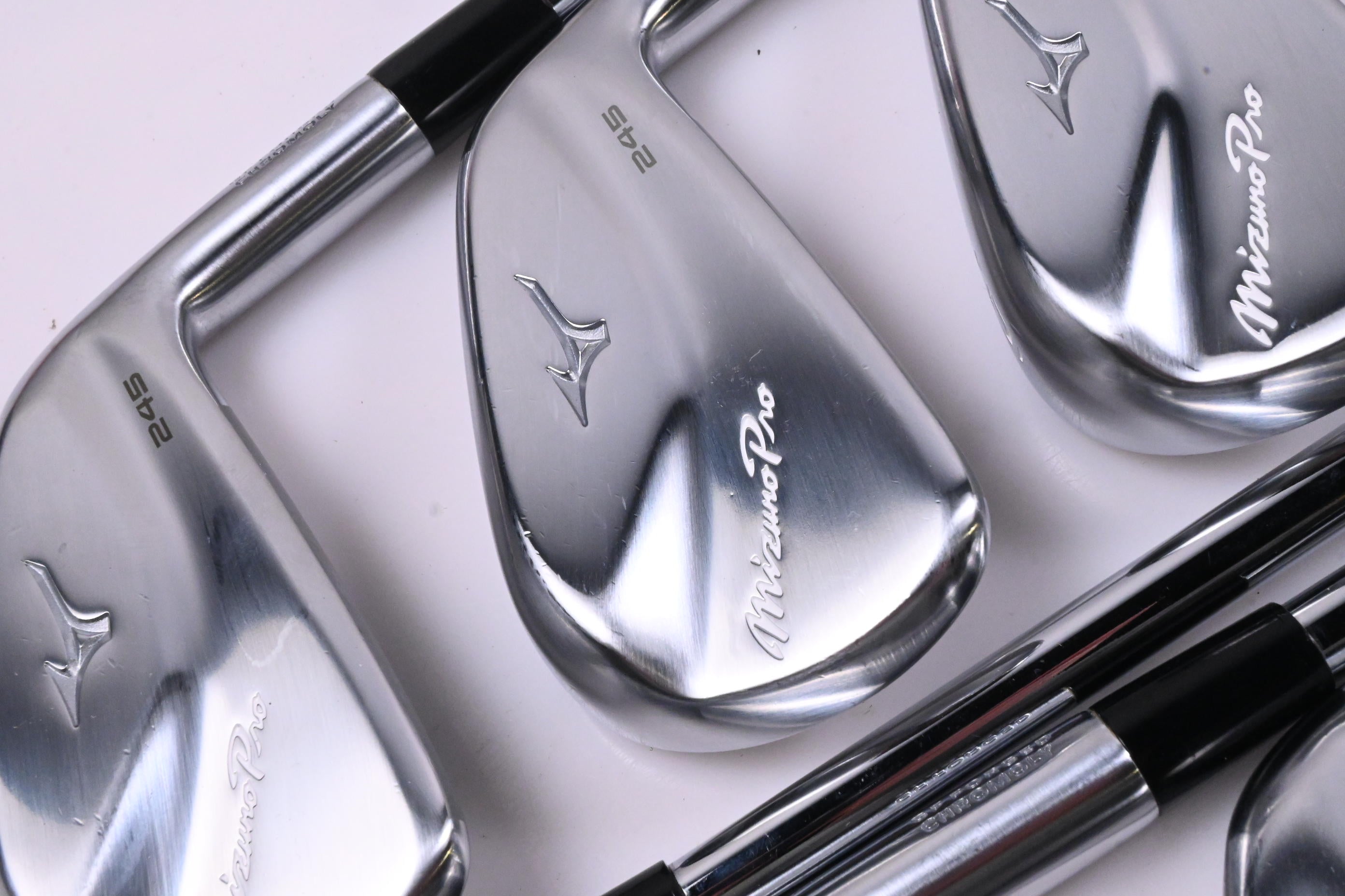 Mizuno Pro 245 Irons / 4-PW / Regular Flex Dynamic Gold Mid 100 R300 Shafts