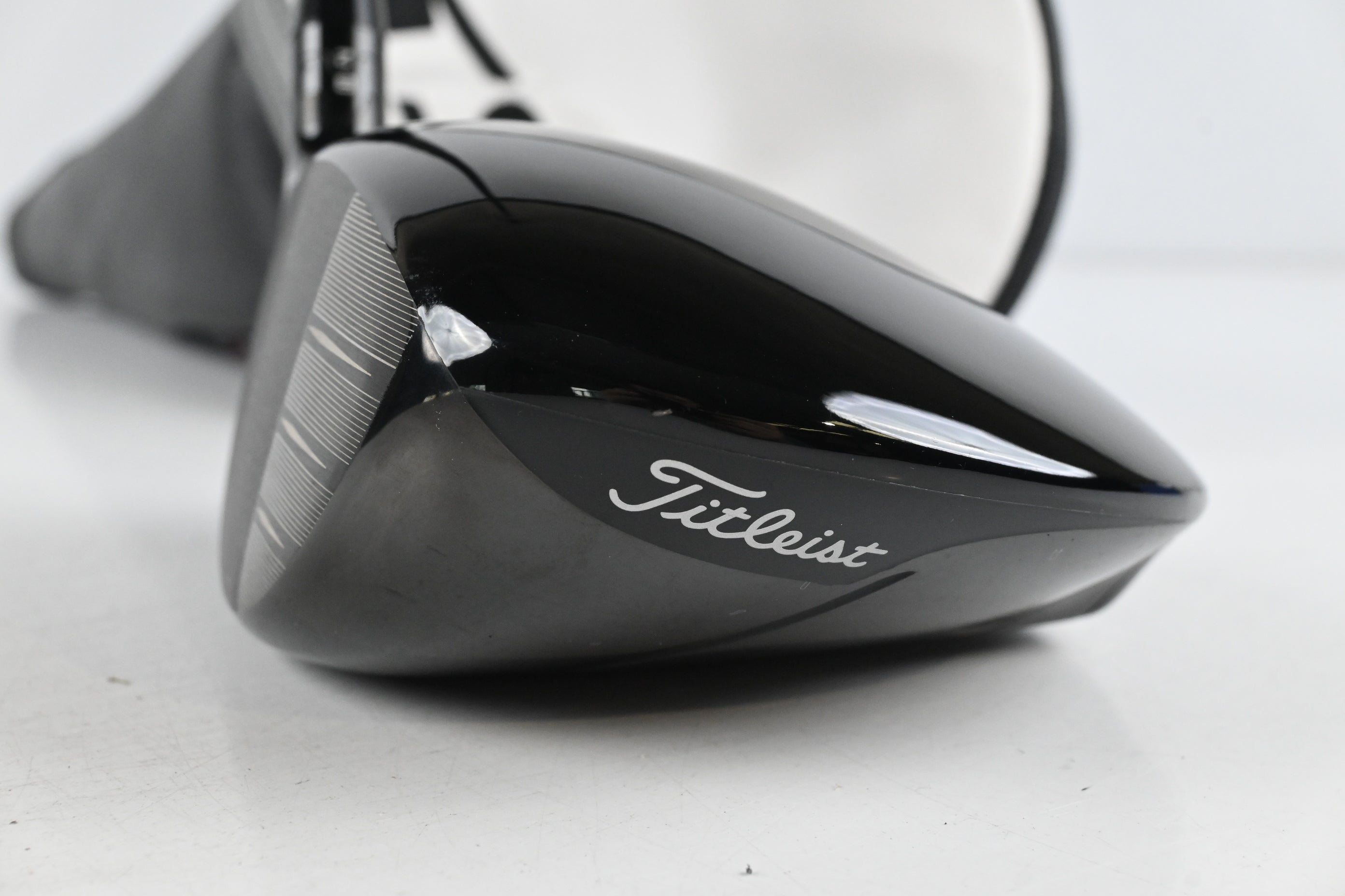 Left Hand Titleist TSR2 Driver / 10 Degree / Stiff Flex Hzrdus Gen5 Black 60
