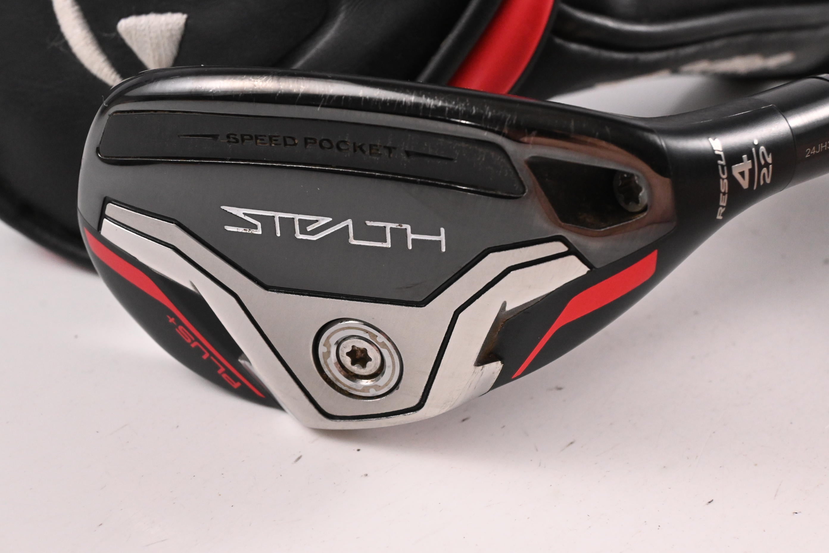 Taylormade Stealth Plus #4 Hybrid / 22 Degree / Regular Flex HZRDUS Smoke Red 70
