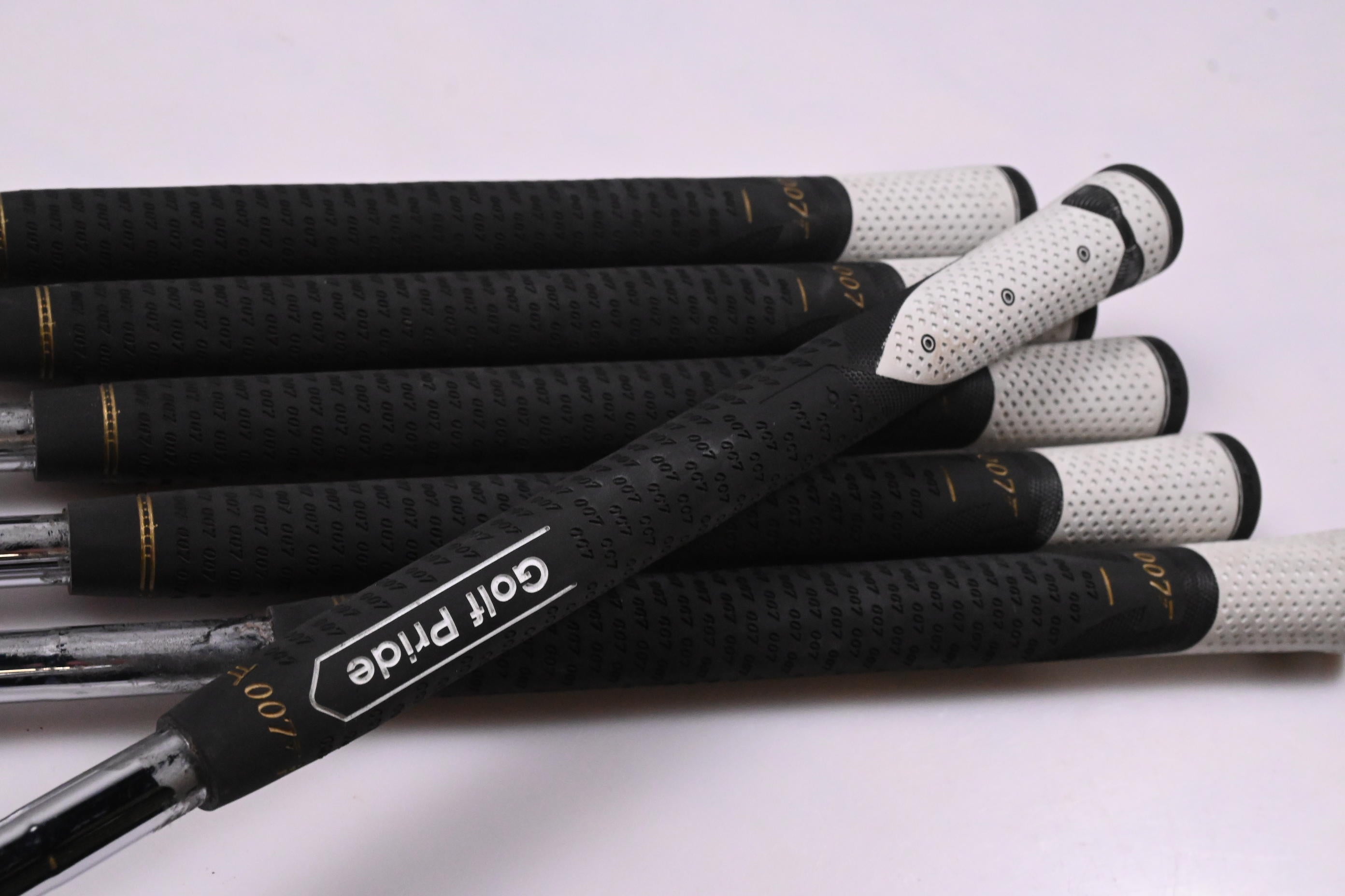 Titleist 714 MB Irons / 5-PW / Stiff Flex Dynamic Gold S300 Shafts