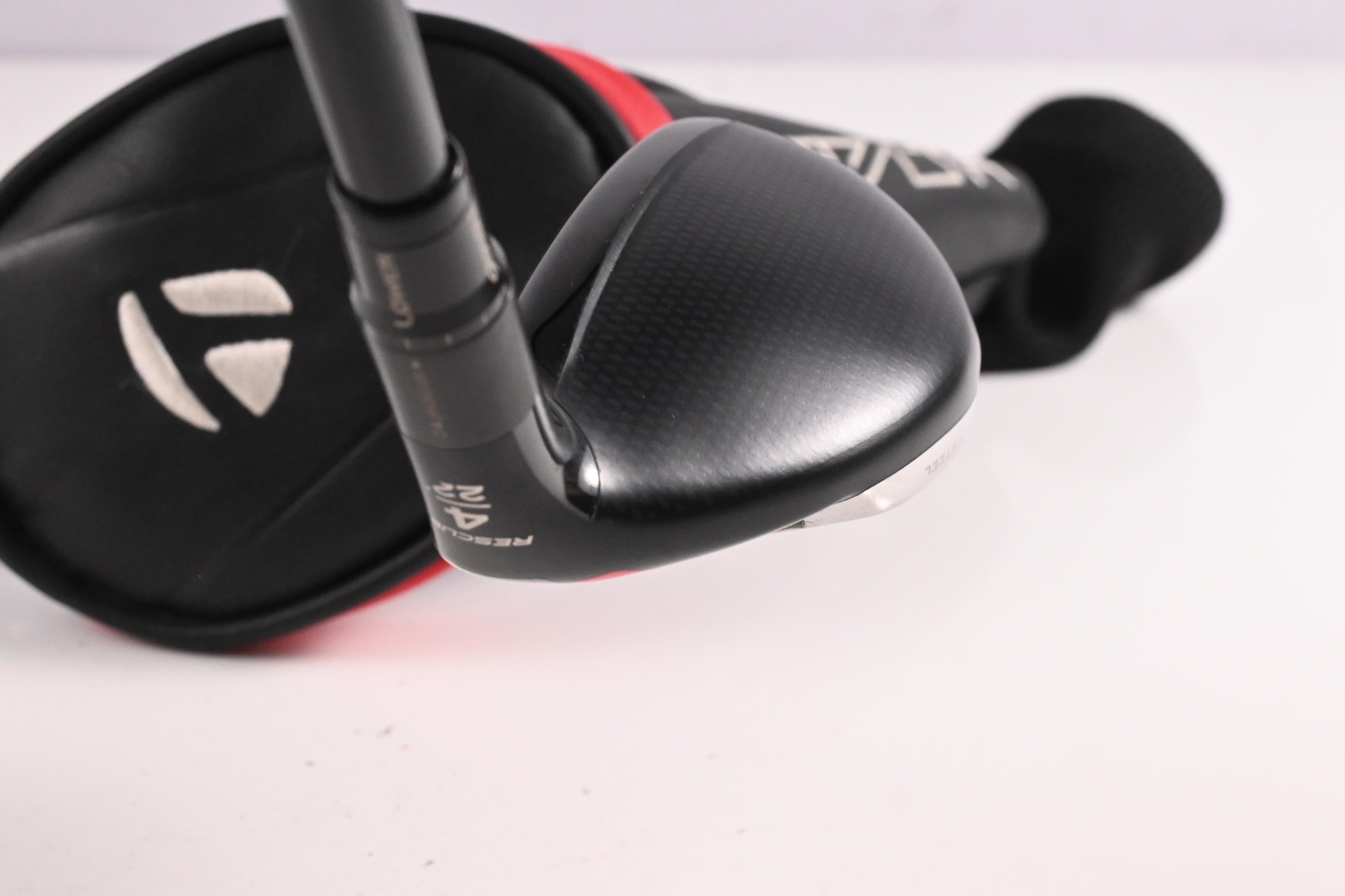 Taylormade Stealth Plus #4 Hybrid / 22 Degree / Regular Flex HZRDUS Smoke Red 70