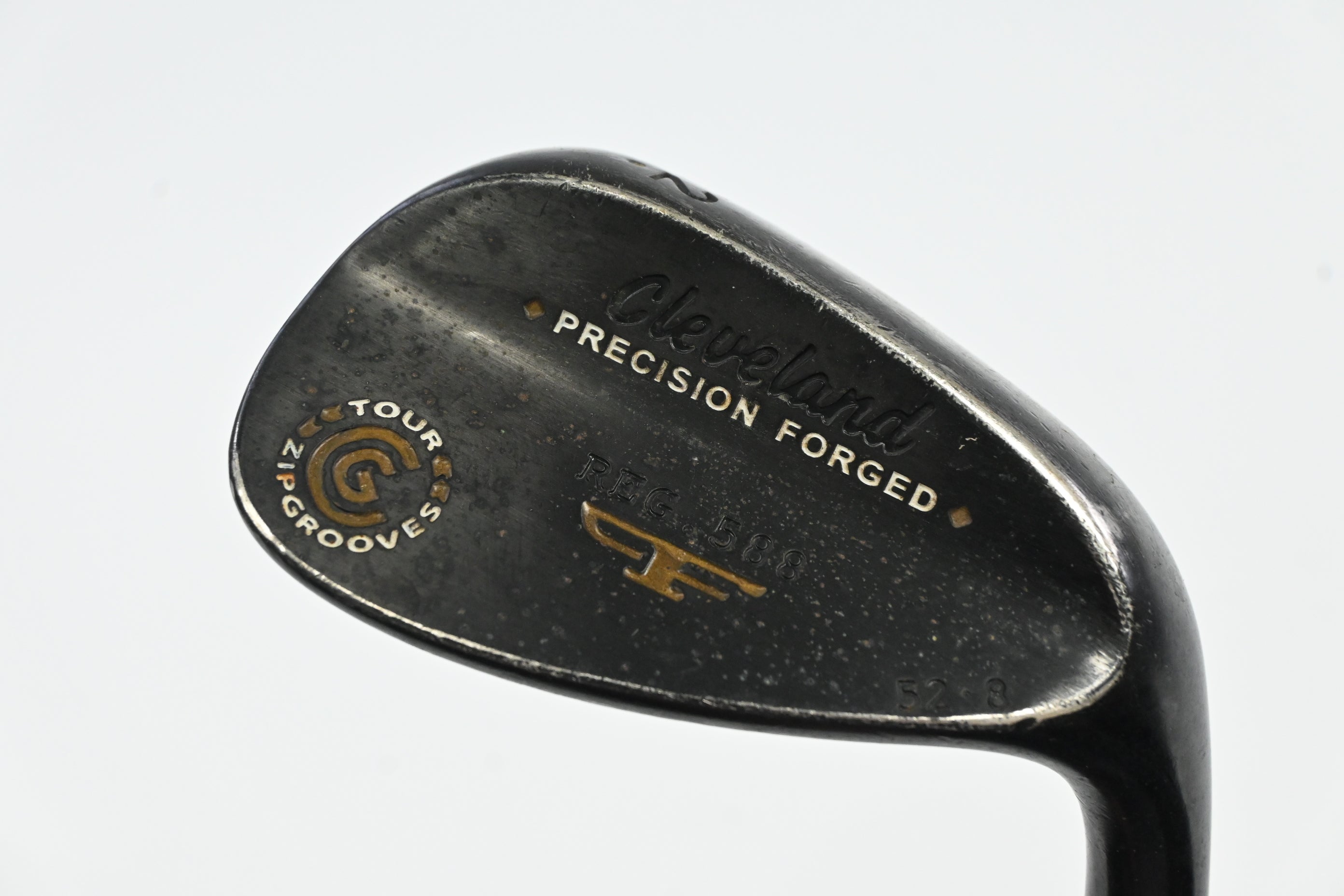 Cleveland 588 Precision Forged Gap Wedge / 52 Degree / Stiff Flex Dynamic Gold