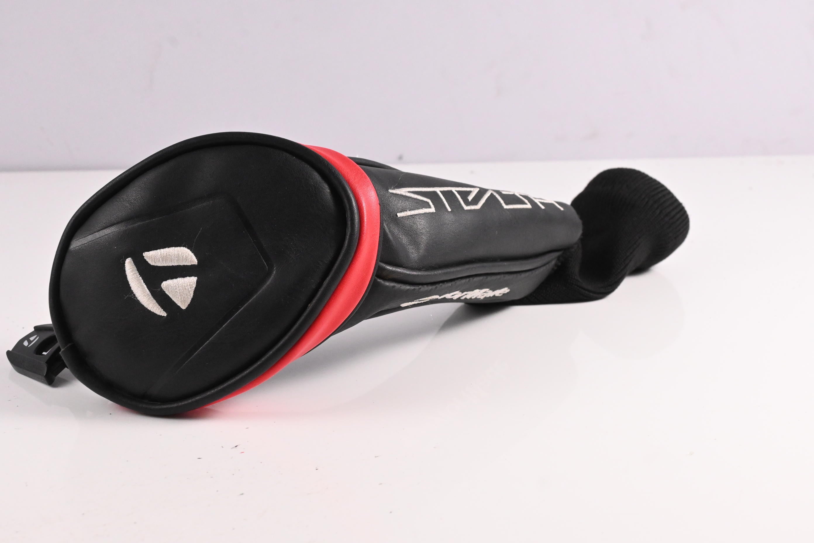 Taylormade Stealth Plus #4 Hybrid / 22 Degree / Regular Flex HZRDUS Smoke Red 70