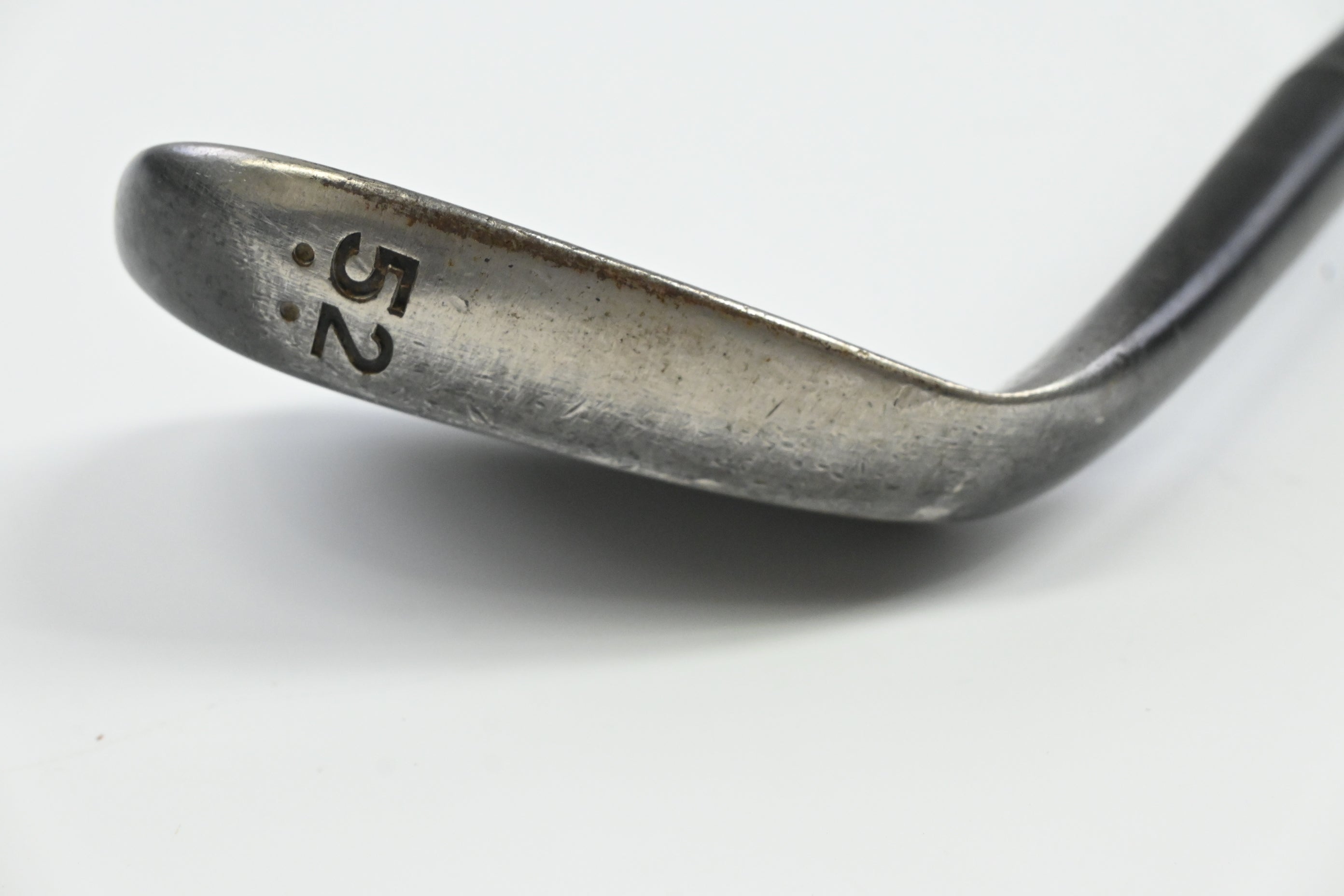 Cleveland 588 Precision Forged Gap Wedge / 52 Degree / Stiff Flex Dynamic Gold