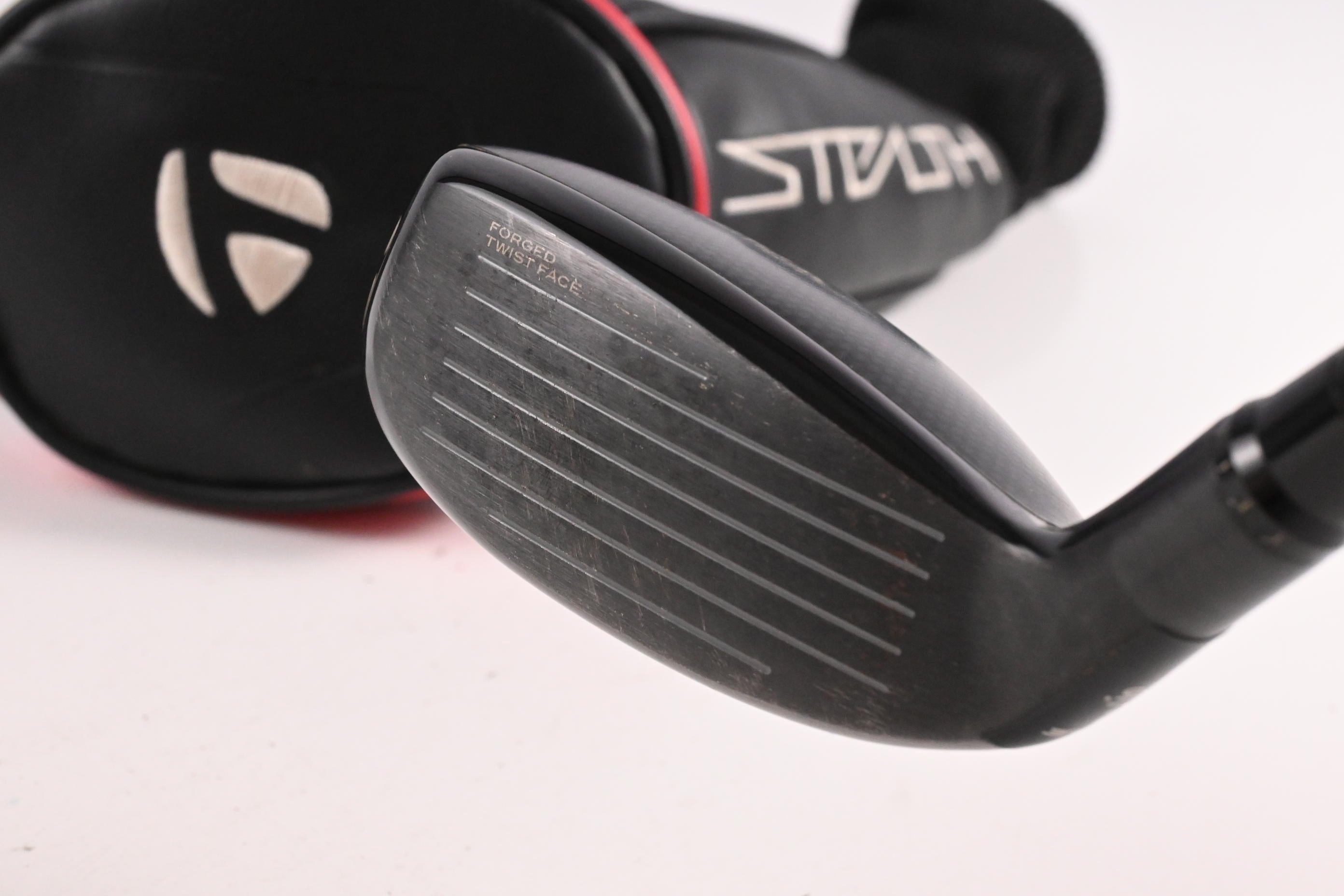 Taylormade Stealth Plus #3 Hybrid / 19.5 Degree / Regular Flex HZRDUS Smoke Red