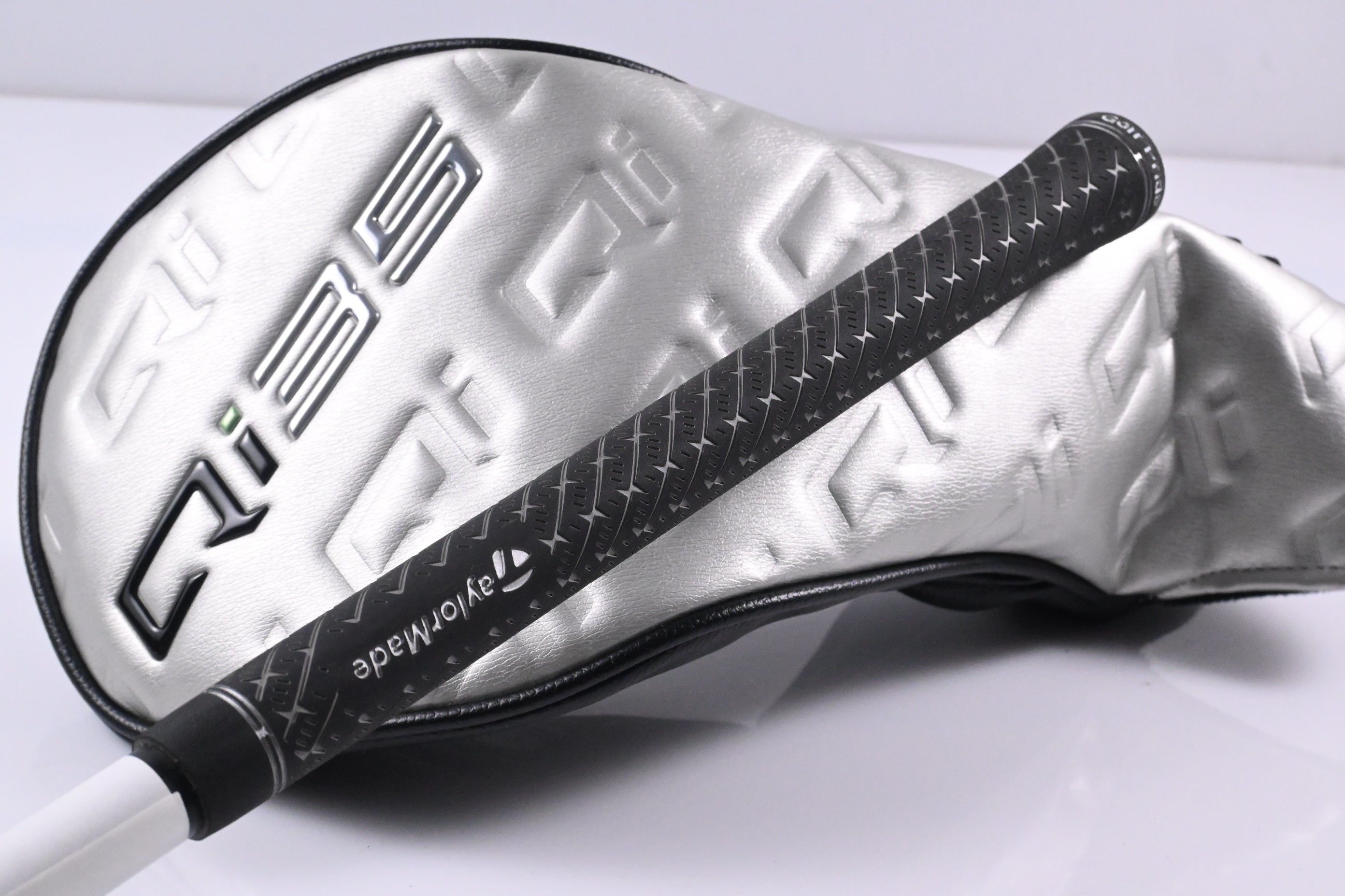 Taylormade Qi35 Driver / 10.5 Degree / Regular Flex AirSpeeder 50 Shaft