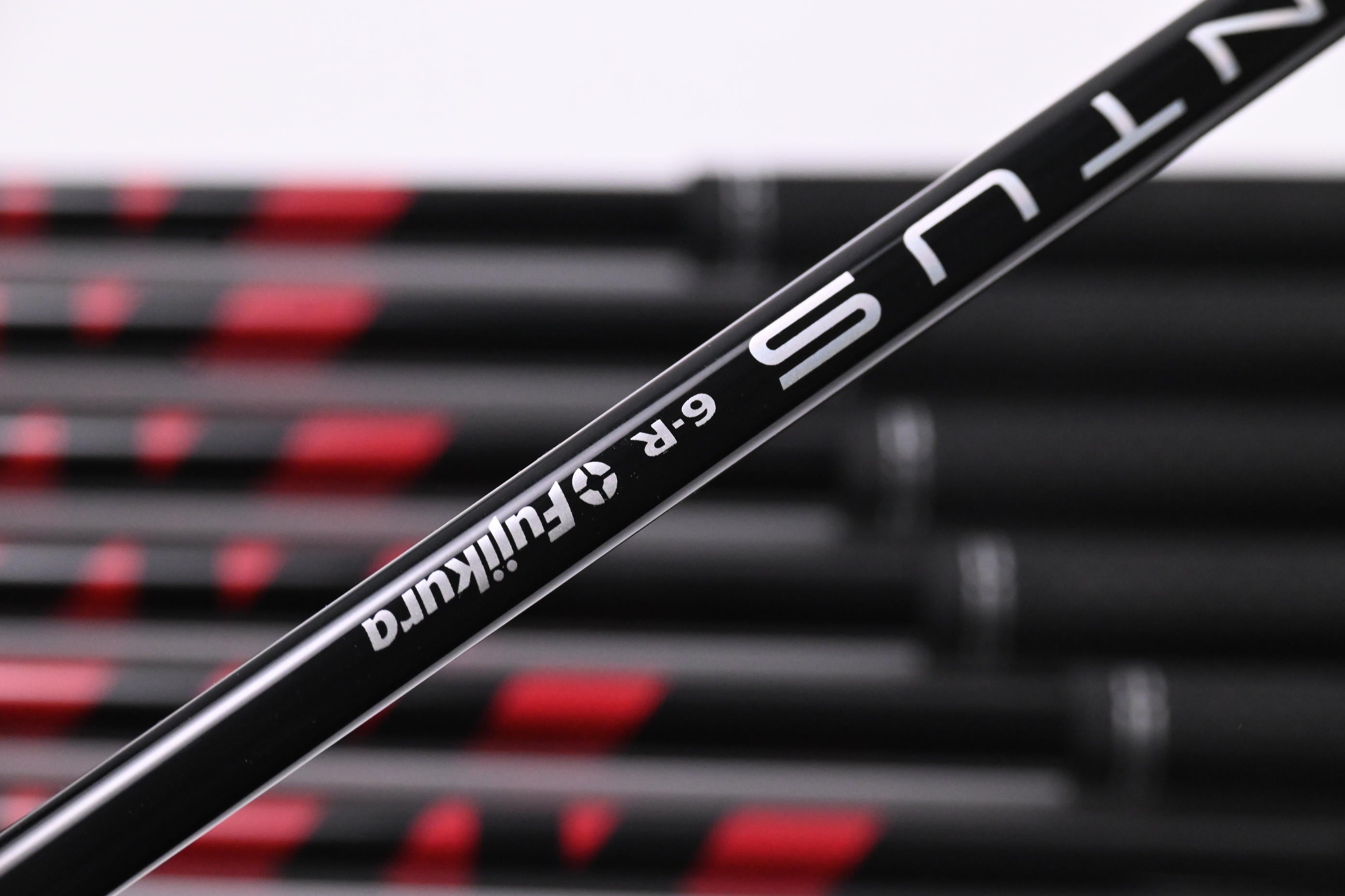 Taylormade Stealth Irons / 5-PW+SW / Regular Flex Fujikura Ventus Red 6 Shafts