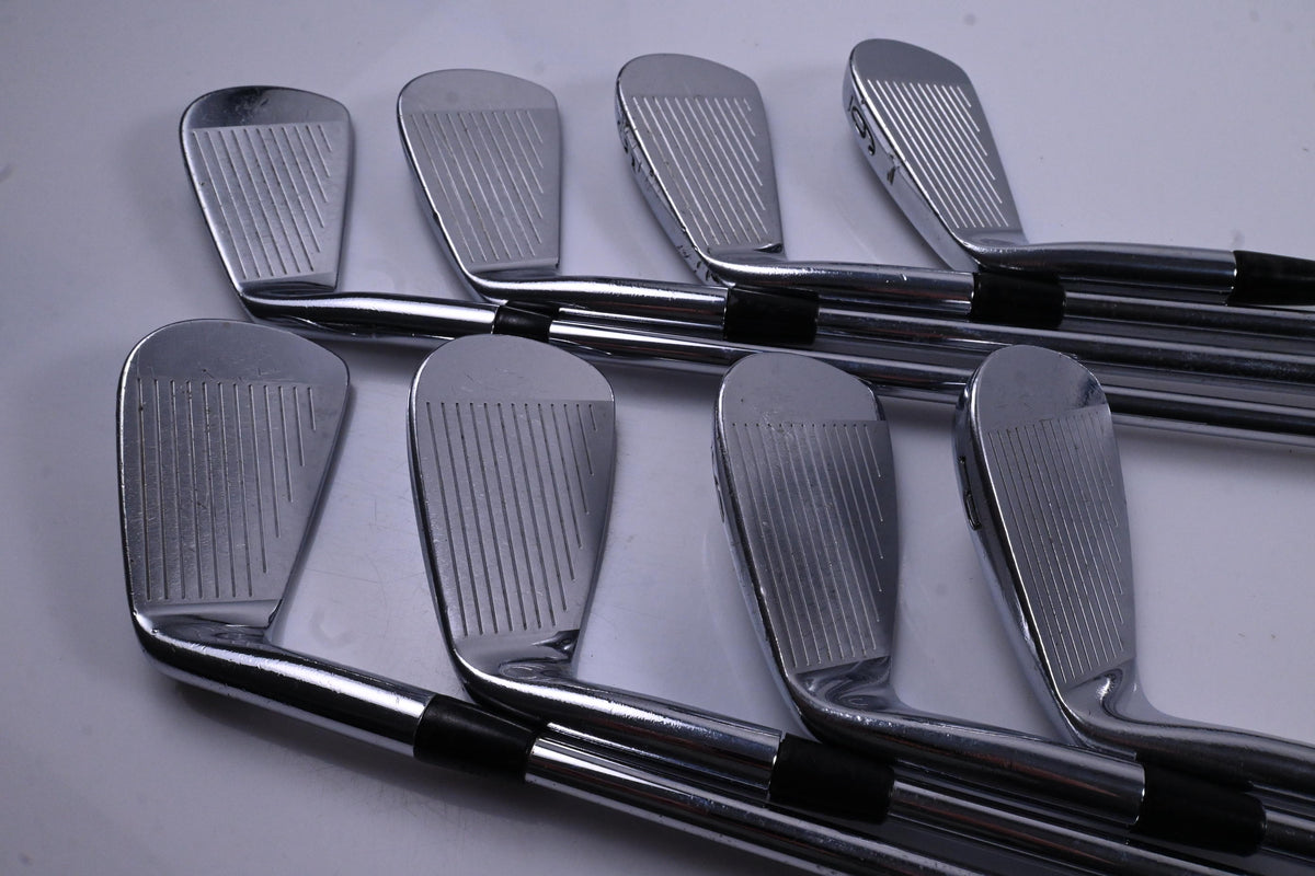 Titleist 690MB Irons / 3-PW / Stiff Flex Dynamic Gold Shafts