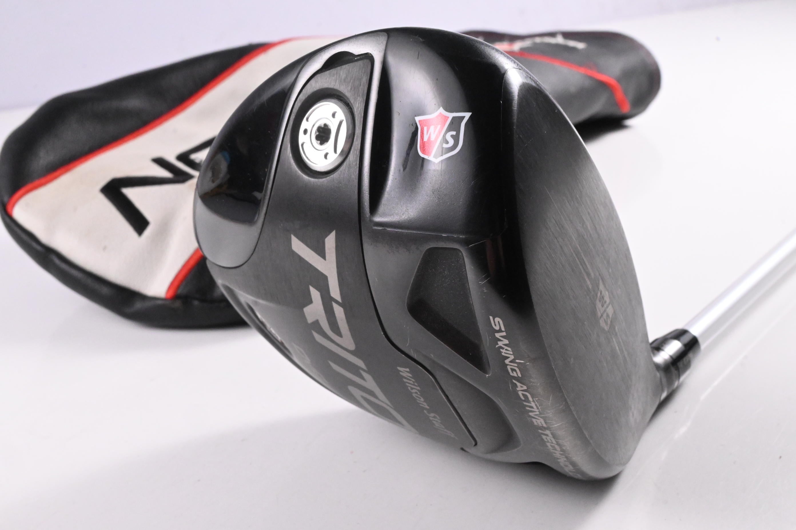 Wilson Staff Triton Driver / 10.5 Degree / Regular Flex Aldila Rogue Black 60