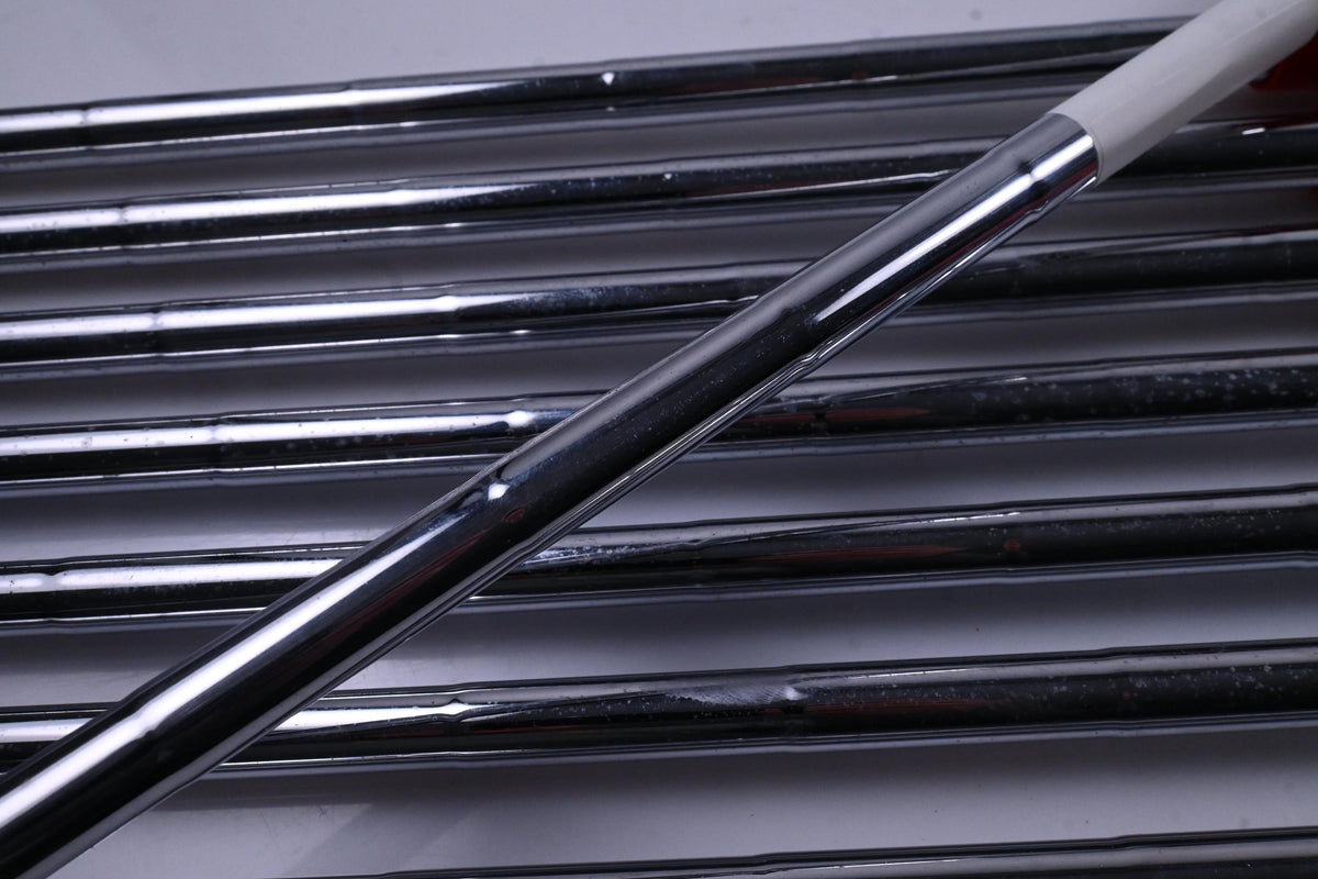 Titleist 690MB Irons / 3-PW / Stiff Flex Dynamic Gold Shafts