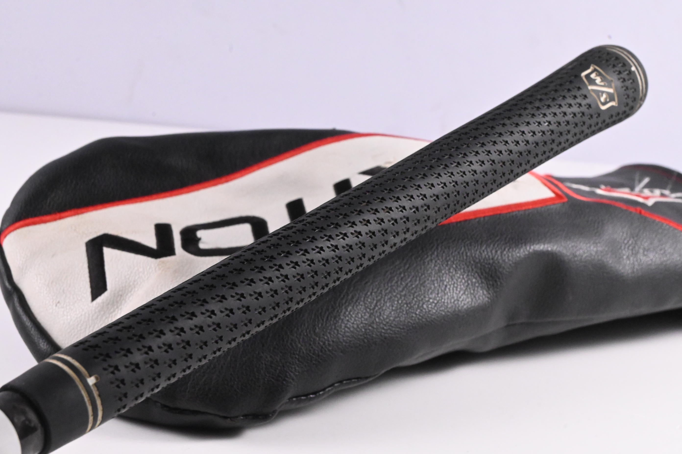 Wilson Staff Triton Driver / 10.5 Degree / Regular Flex Aldila Rogue Black 60