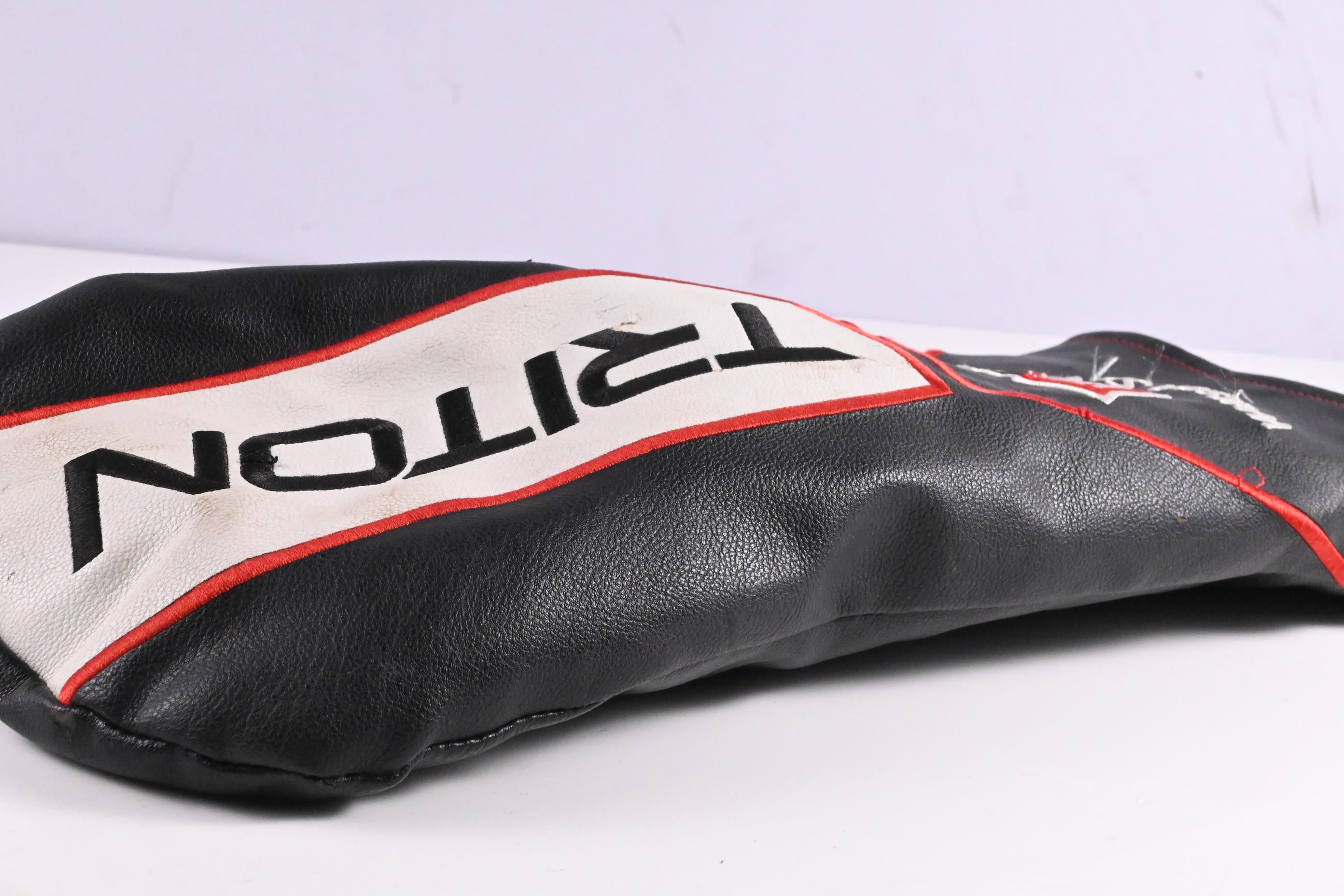 Wilson Staff Triton Driver / 10.5 Degree / Regular Flex Aldila Rogue Black 60