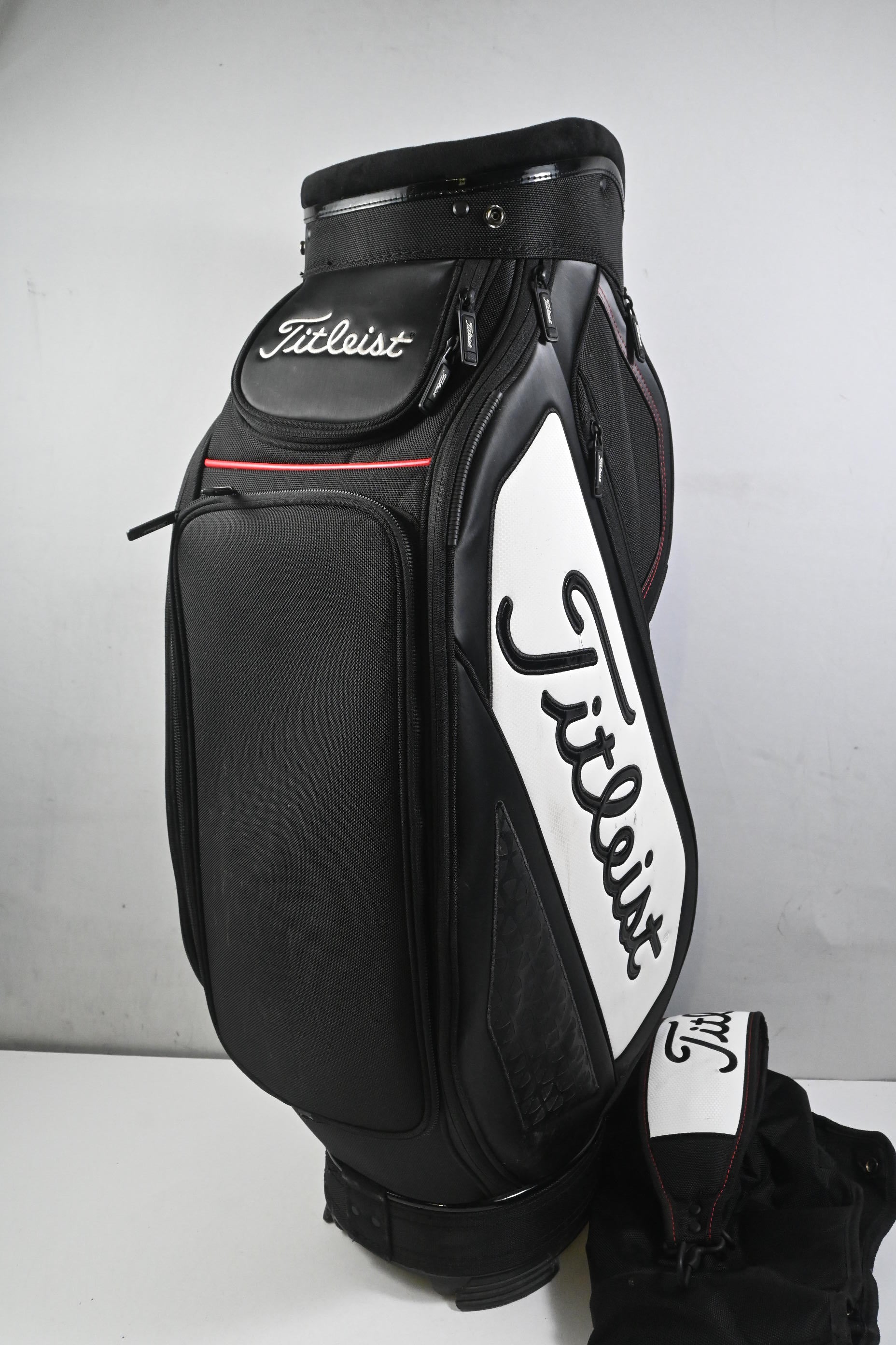 Titleist Tour Bag / 6-Way Divider / Black, White & Red