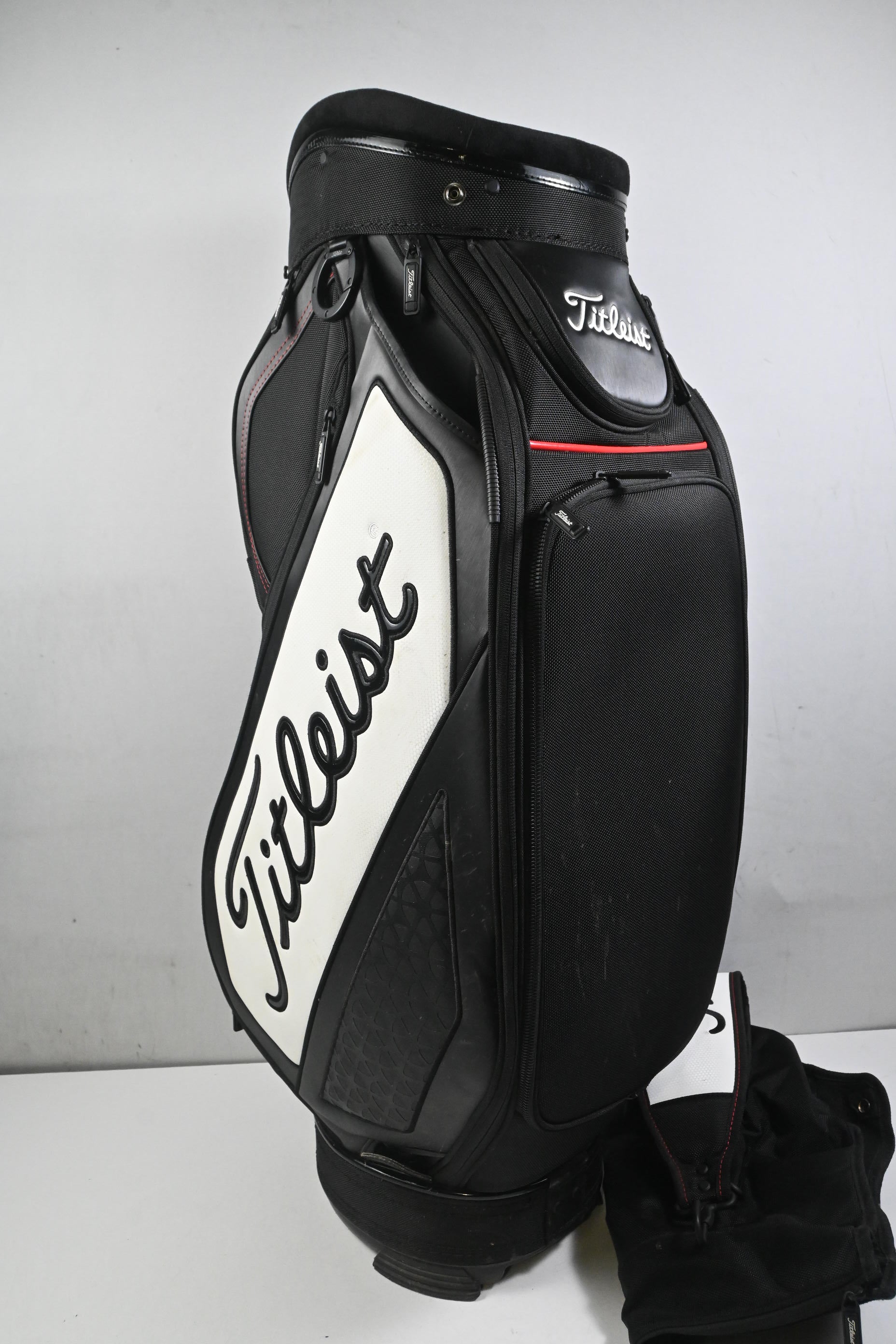 Titleist Tour Bag / 6-Way Divider / Black, White & Red