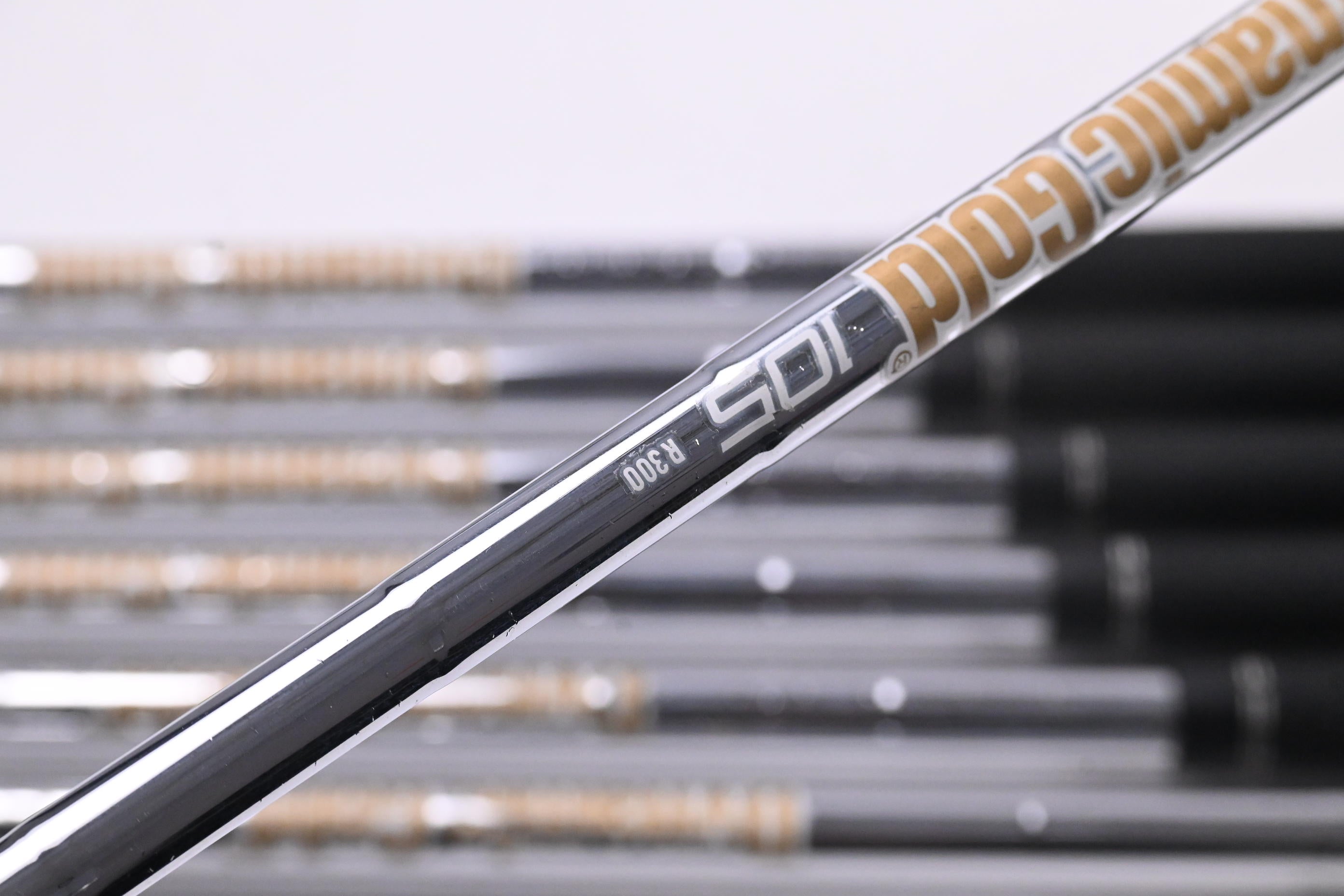 Ping G410 Irons / 5-PW+UW / Blue Dot / Regular Flex Dynamic Gold 105 R300 Shafts