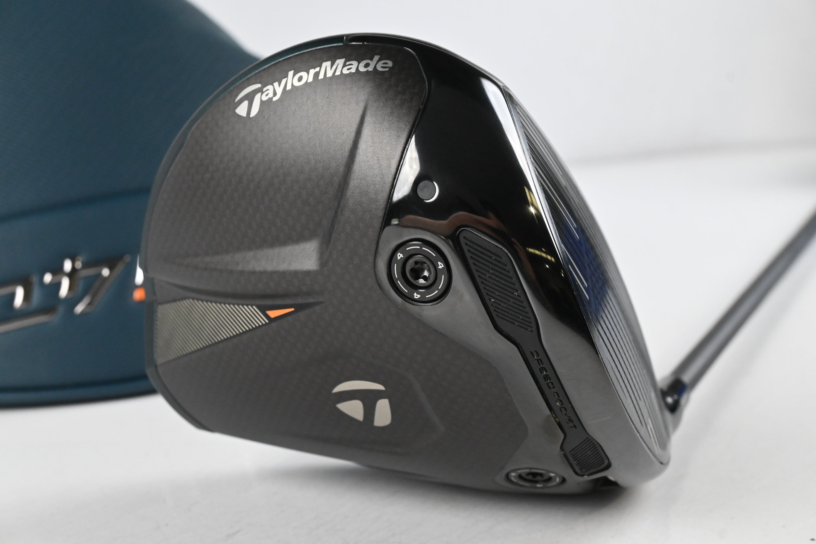 Taylormade Qi4D Driver / 10.5 Degree / Stiff Flex Reax Blue 50 Shaft