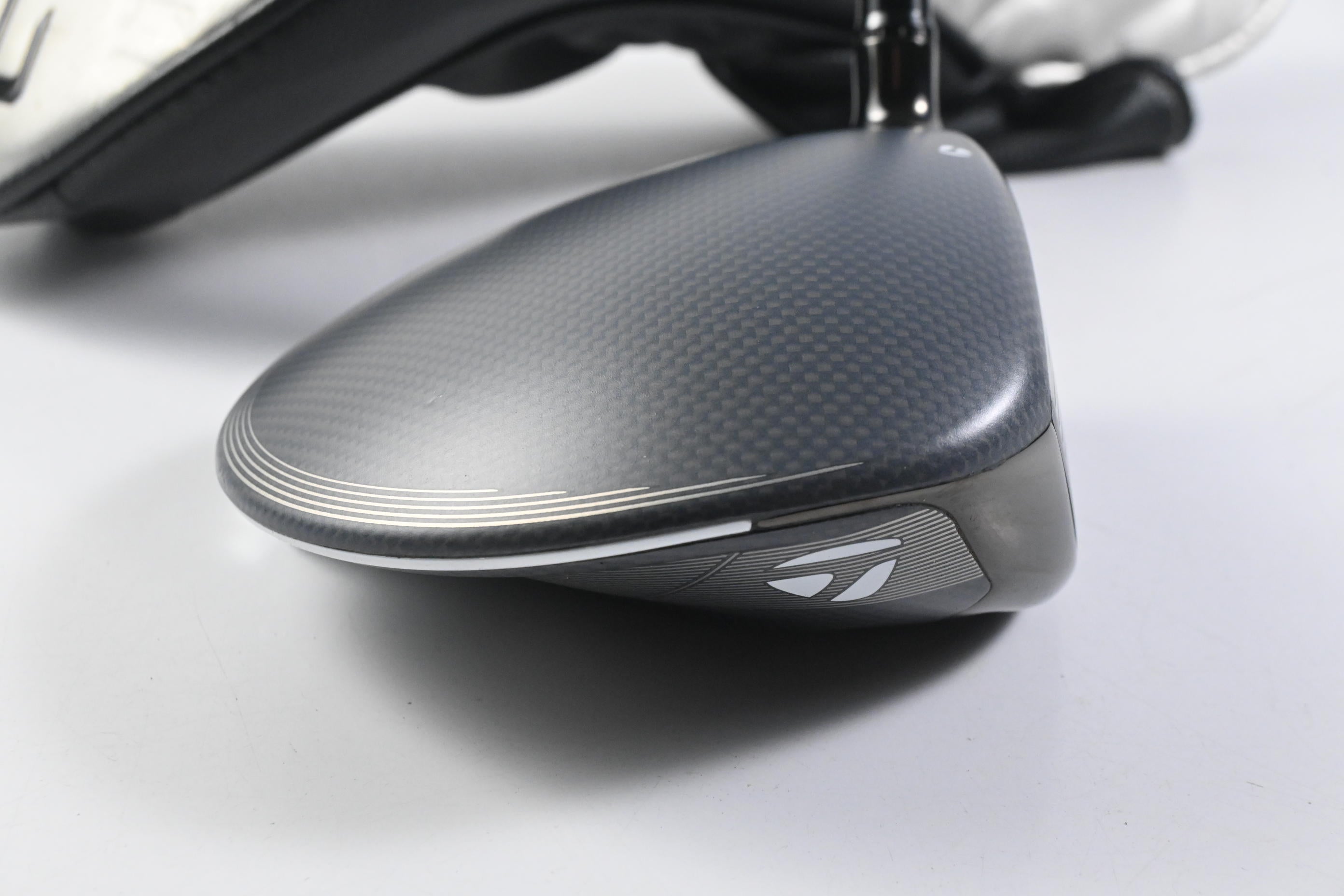 Taylormade Qi35 Max Lite Driver / 10.5 Degree / Regular Flex Vanquish 4 Shaft