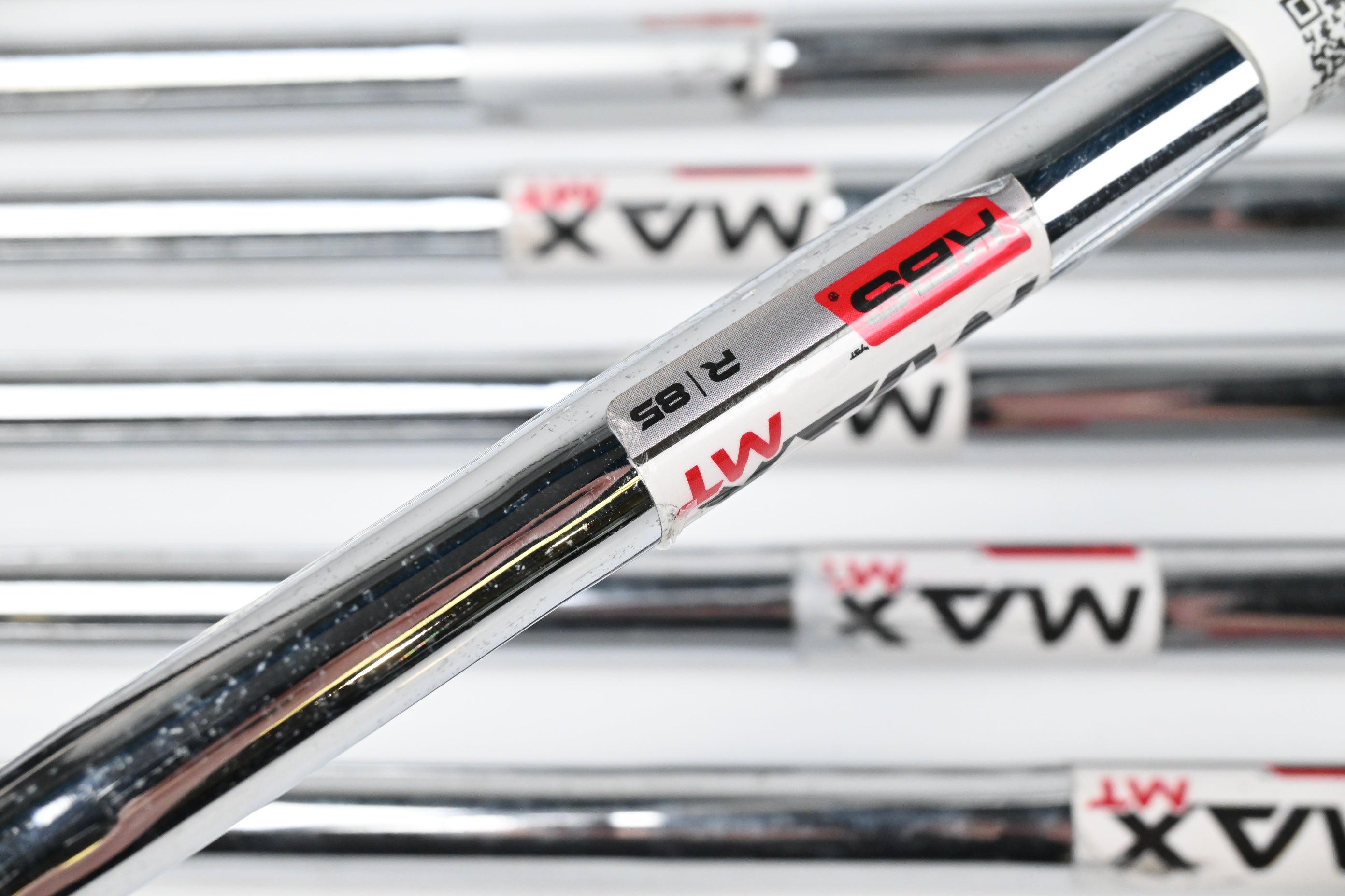 Taylormade SIM2 Max Irons / 5-PW+SW / Regular Flex KBS MAX MT 85 Shafts