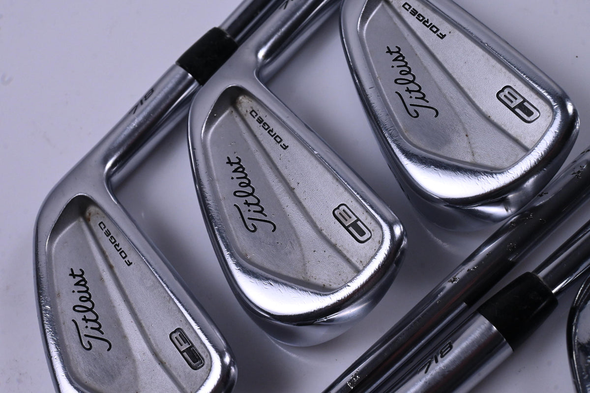 Titleist 718 CB Irons / 4-PW / Regular Flex Dynamic Gold R300 Shafts