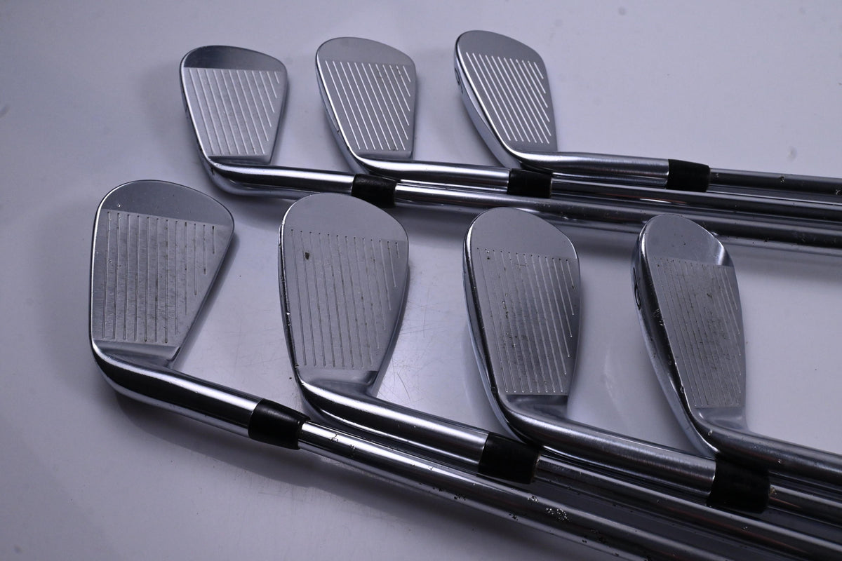 Titleist 718 CB Irons / 4-PW / Regular Flex Dynamic Gold R300 Shafts