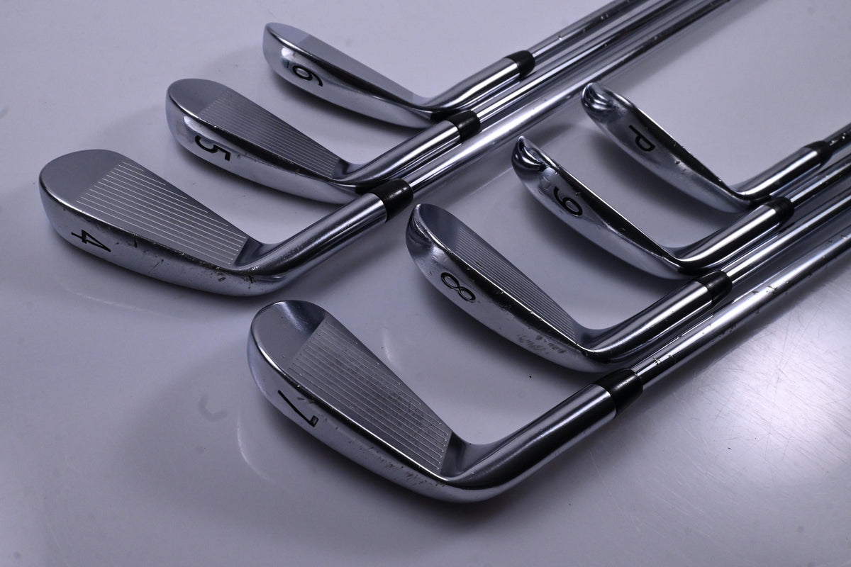 Titleist 718 CB Irons / 4-PW / Regular Flex Dynamic Gold R300 Shafts