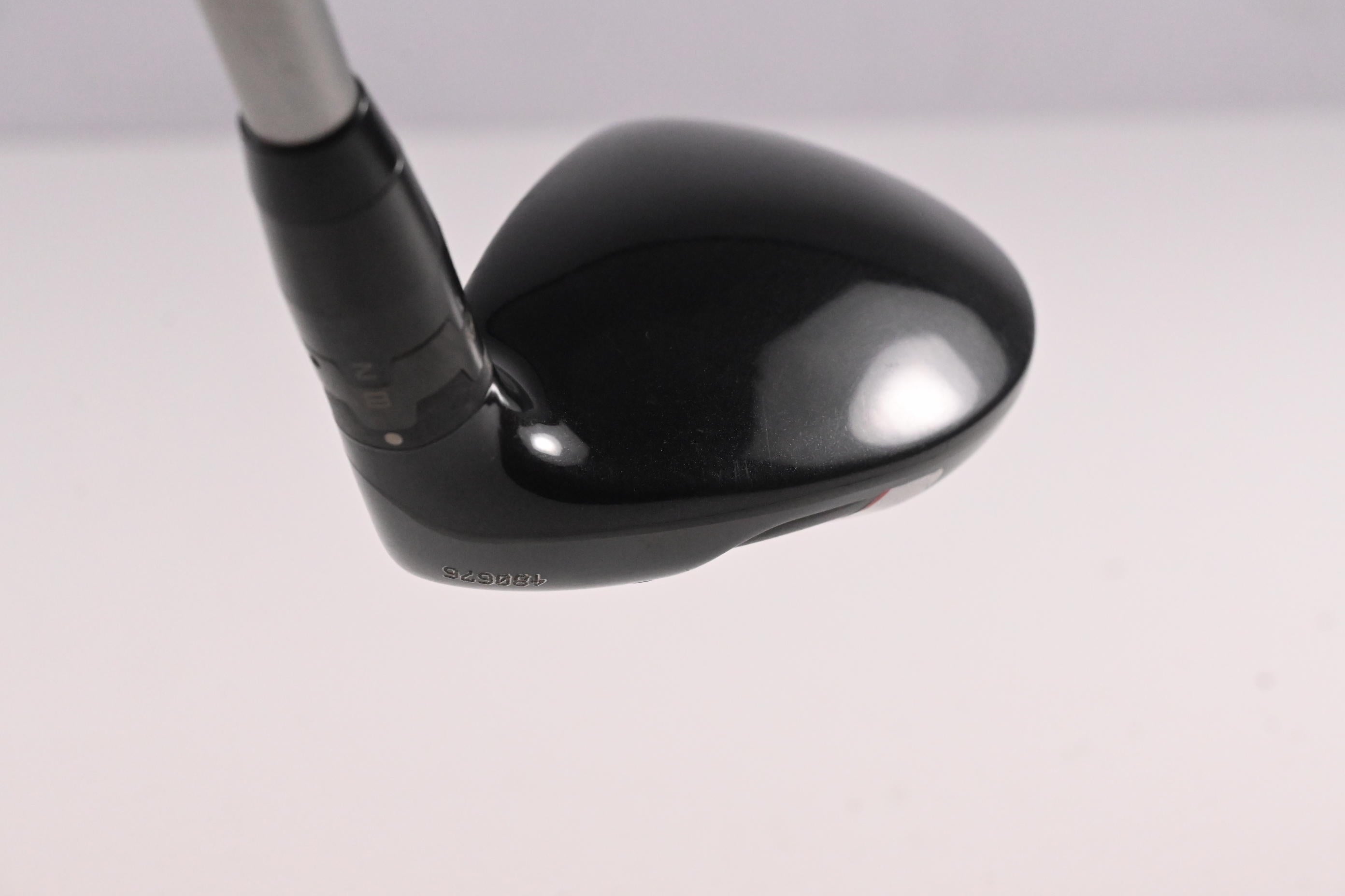 Titleist 913H #3 Hybrid / 19 Degree / Stiff Flex Diamana M+ Red 60 Shaft
