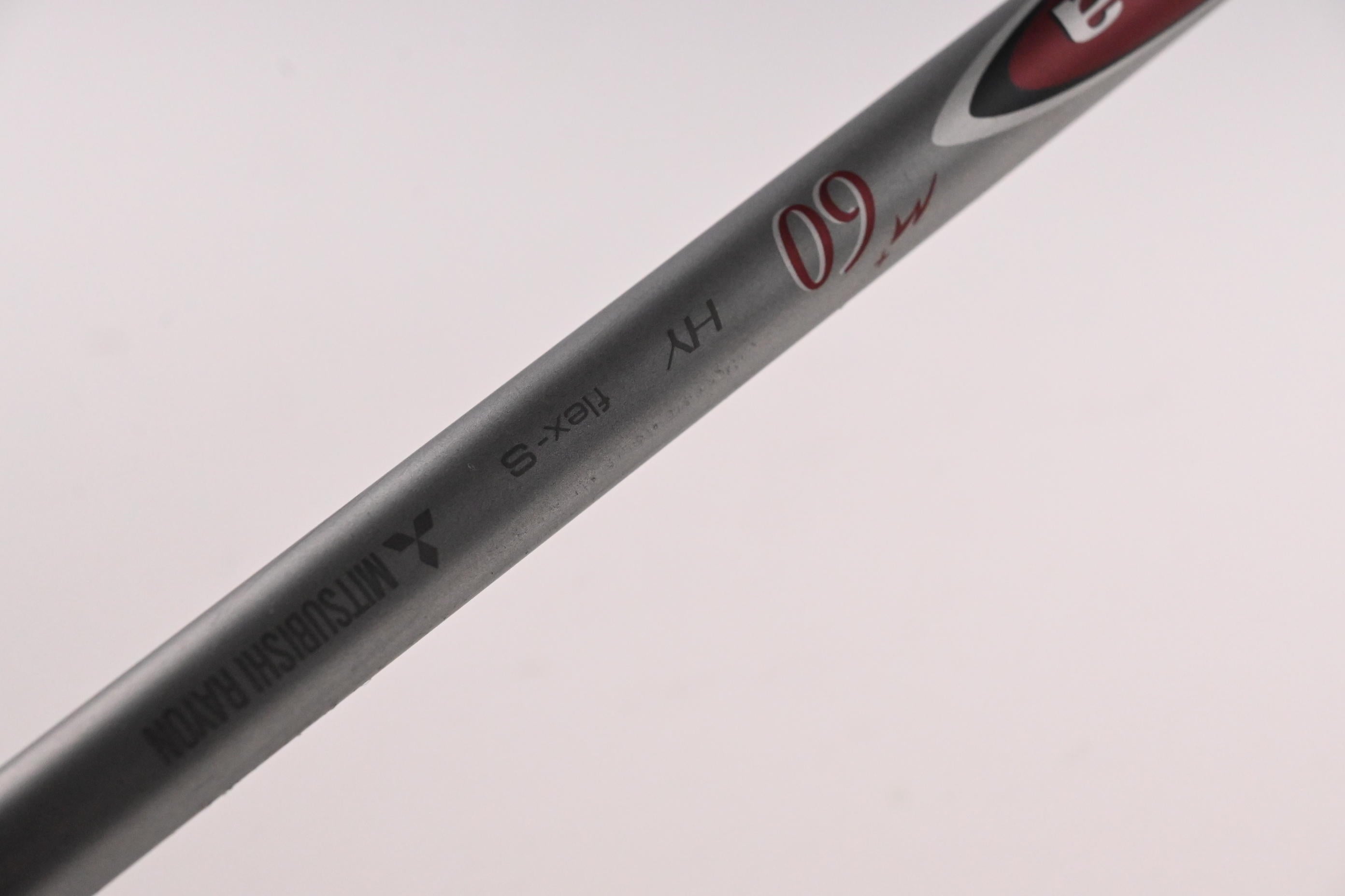 Titleist 913H #3 Hybrid / 19 Degree / Stiff Flex Diamana M+ Red 60 Shaft