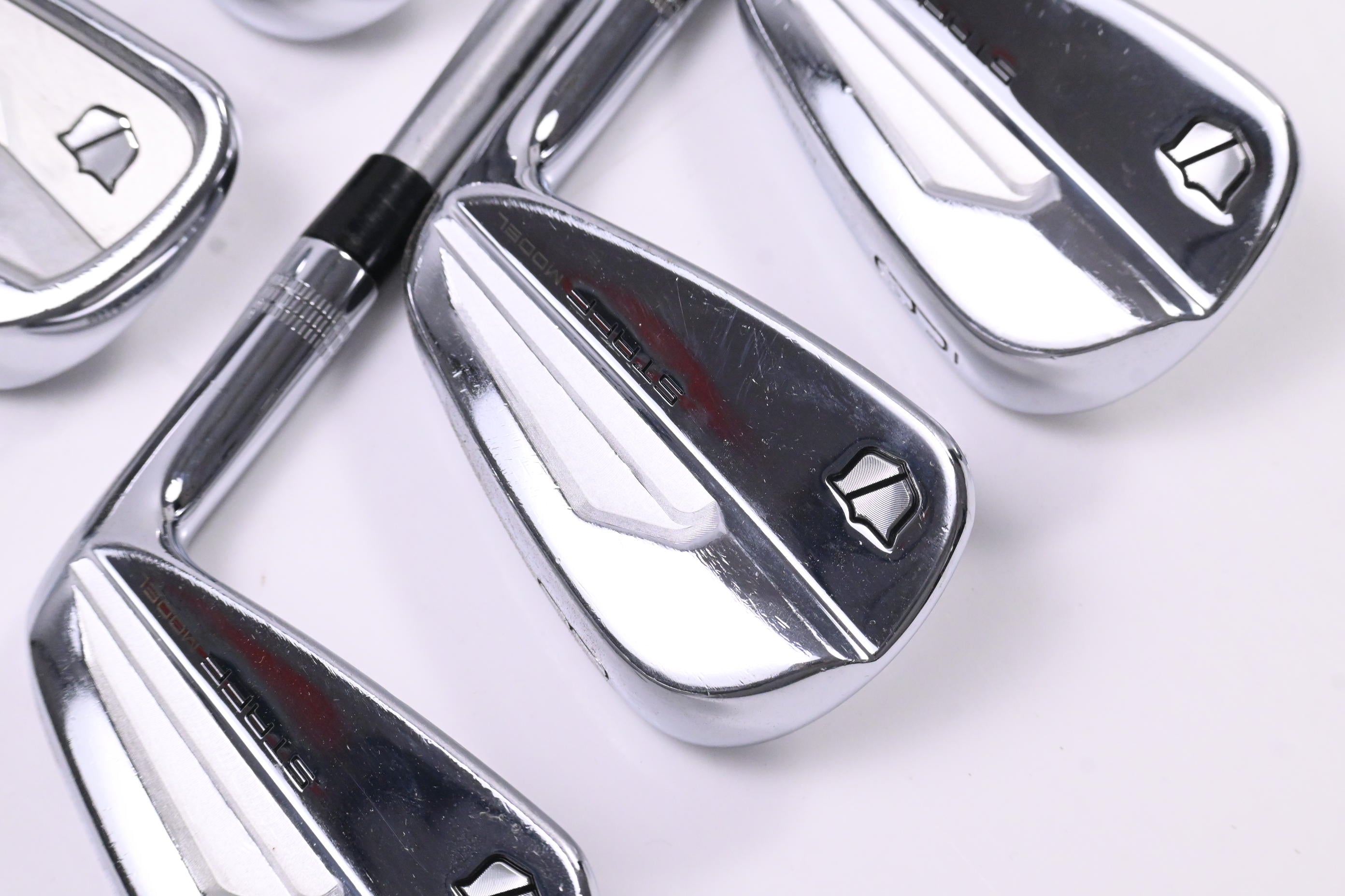 Wilson Staff Model CB / Model Blade 2024 / 5-9i / X-Flex KBS Tour C-Taper 130