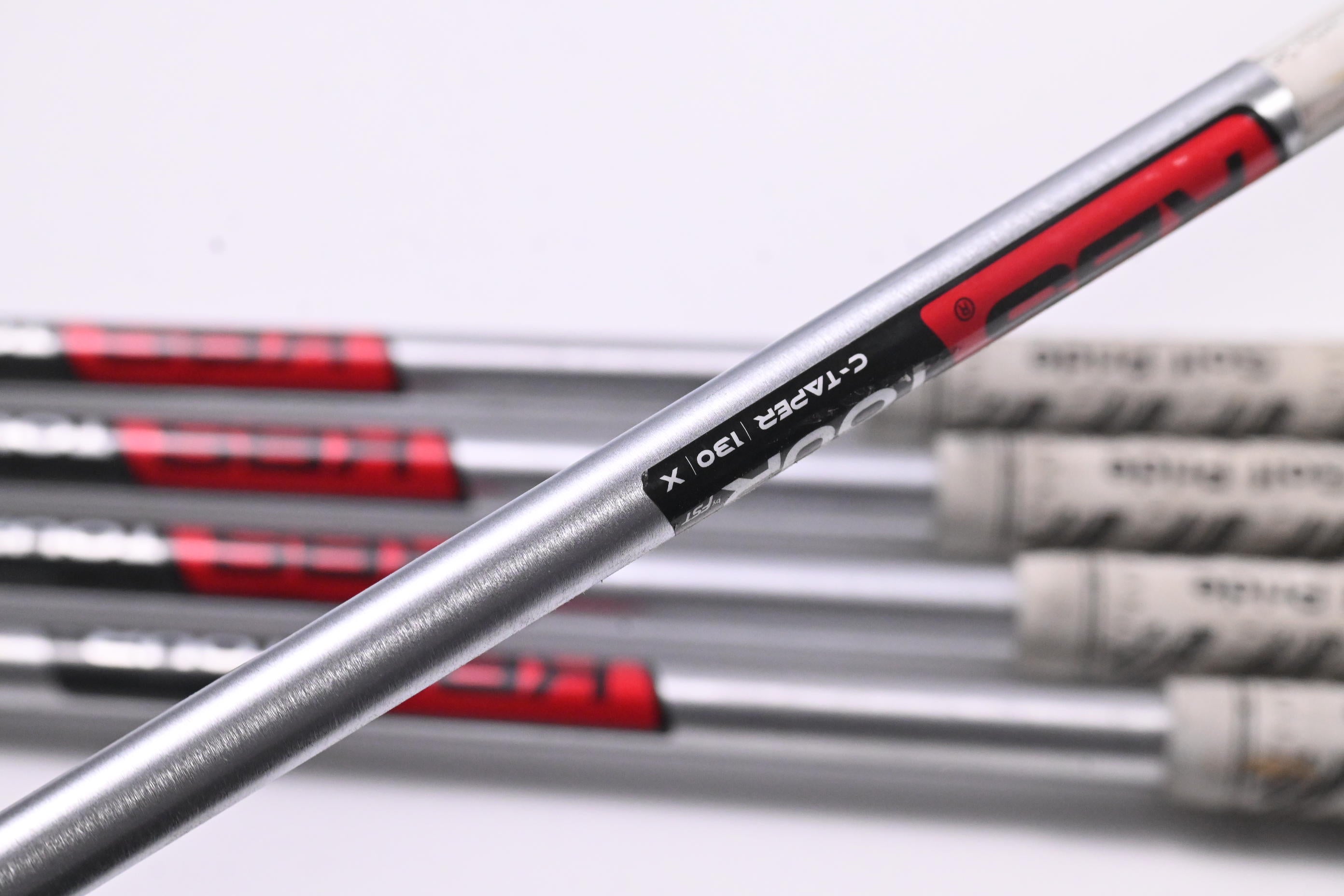 Wilson Staff Model CB / Model Blade 2024 / 5-9i / X-Flex KBS Tour C-Taper 130