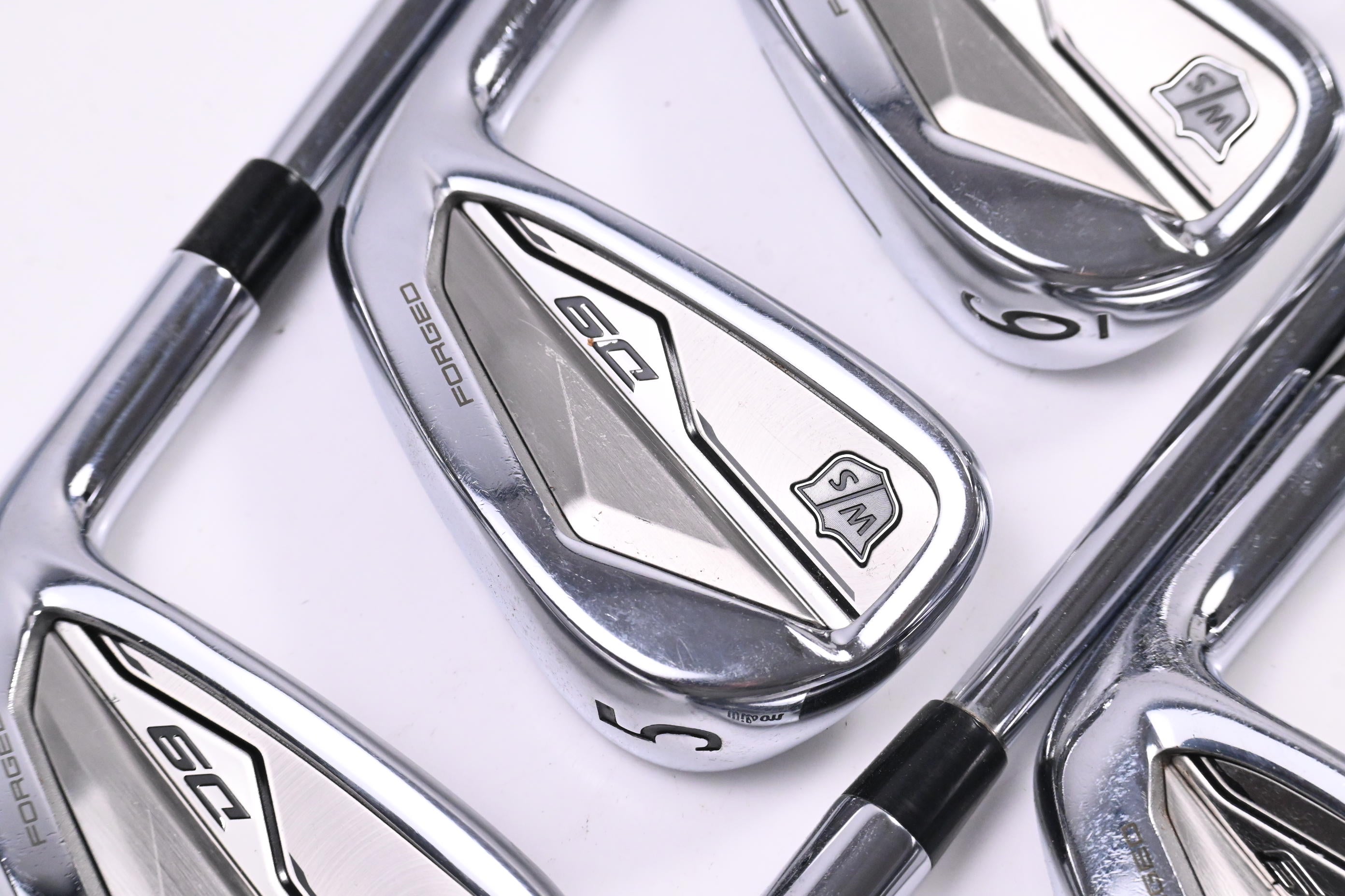 Wilson D9 Forged Irons / 4-PW+GW / Regular Flex KBS Tour 110 Shafts
