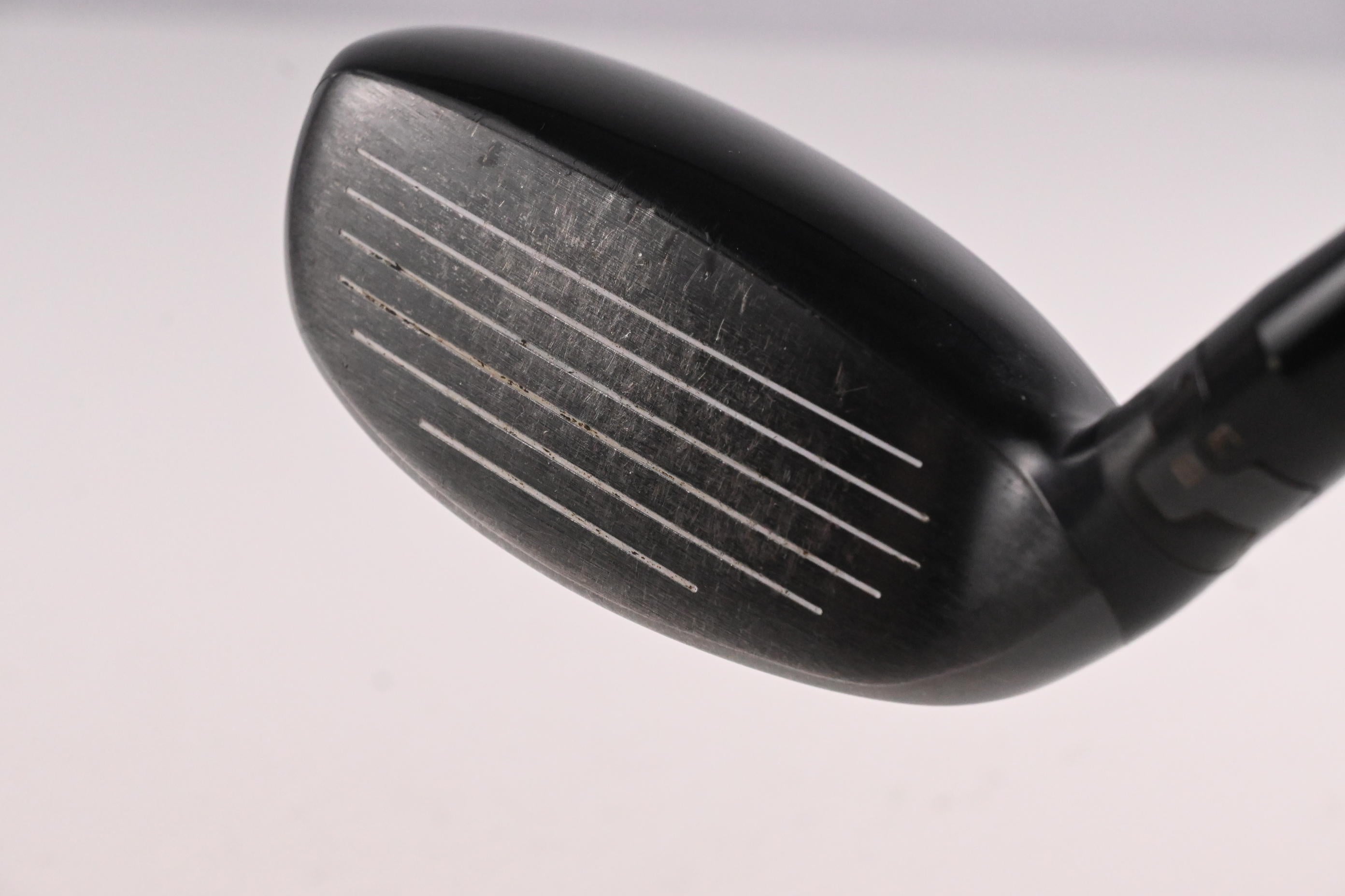 Titleist 915H #3 Hybrid / 21 Degree / Regular Flex Diamana M+ Red 60 Shaft