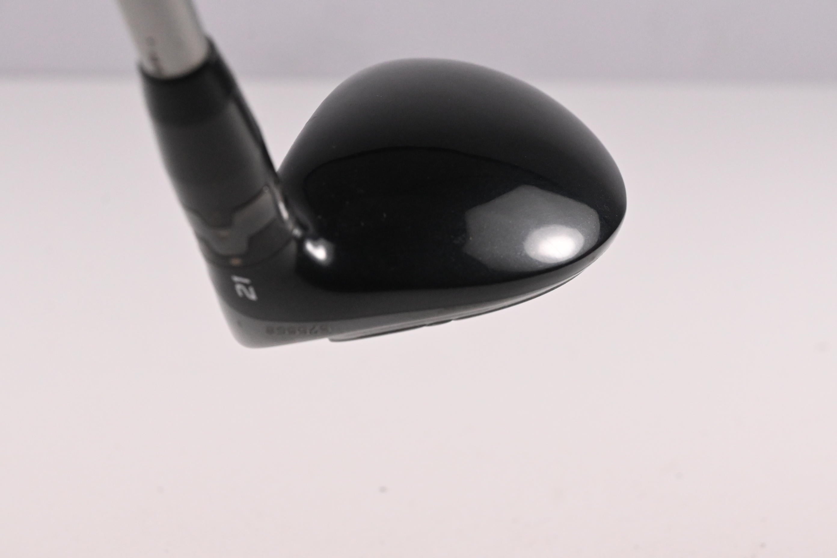 Titleist 915H #3 Hybrid / 21 Degree / Regular Flex Diamana M+ Red 60 Shaft