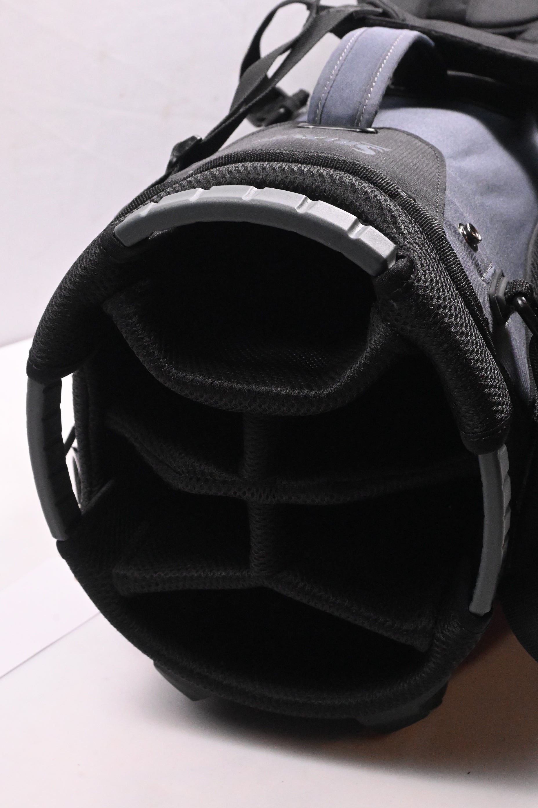 Srixon Stand Bag / 6-Way Divider / Black