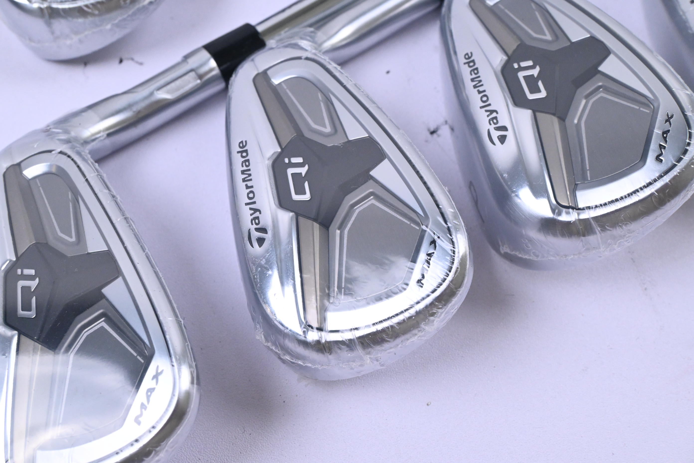 Taylormade Qi Max Irons / 5-PW+SW / Regular Flex KBS MAX MT 85 Shafts