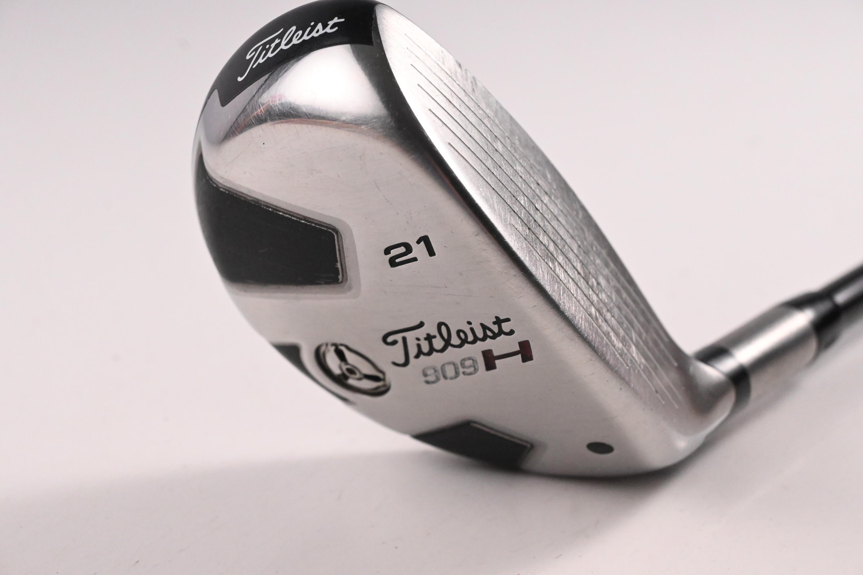Titleist 909H #3 Hybrid / 21 Degree / Stiff Flex Aldila Voodoo Shaft