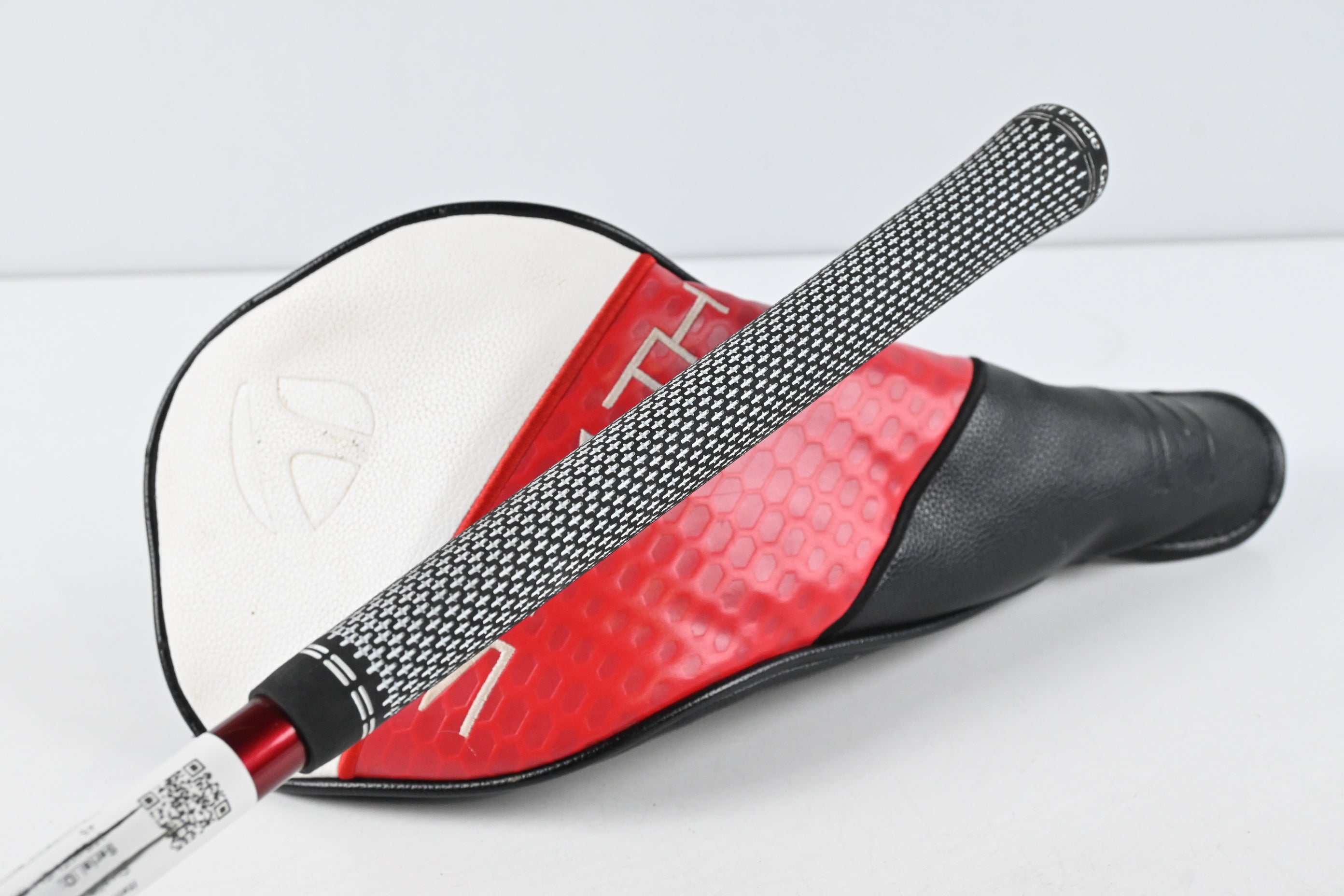 Taylormade Stealth 2 Driver / 10.5 Degree / Stiff Flex Hzrdus Smoke Red RDX 60