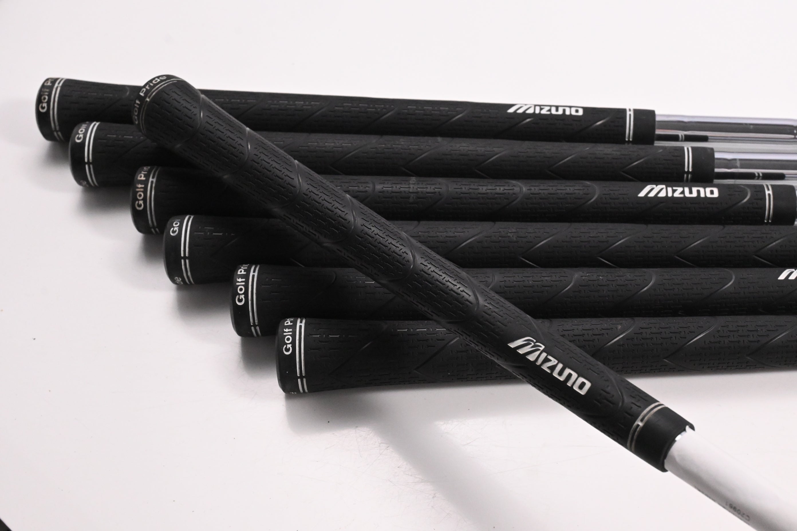 Dynamic Gold S300 Iron Shafts / Stiff Flex / Set of 7 / .355" Tip