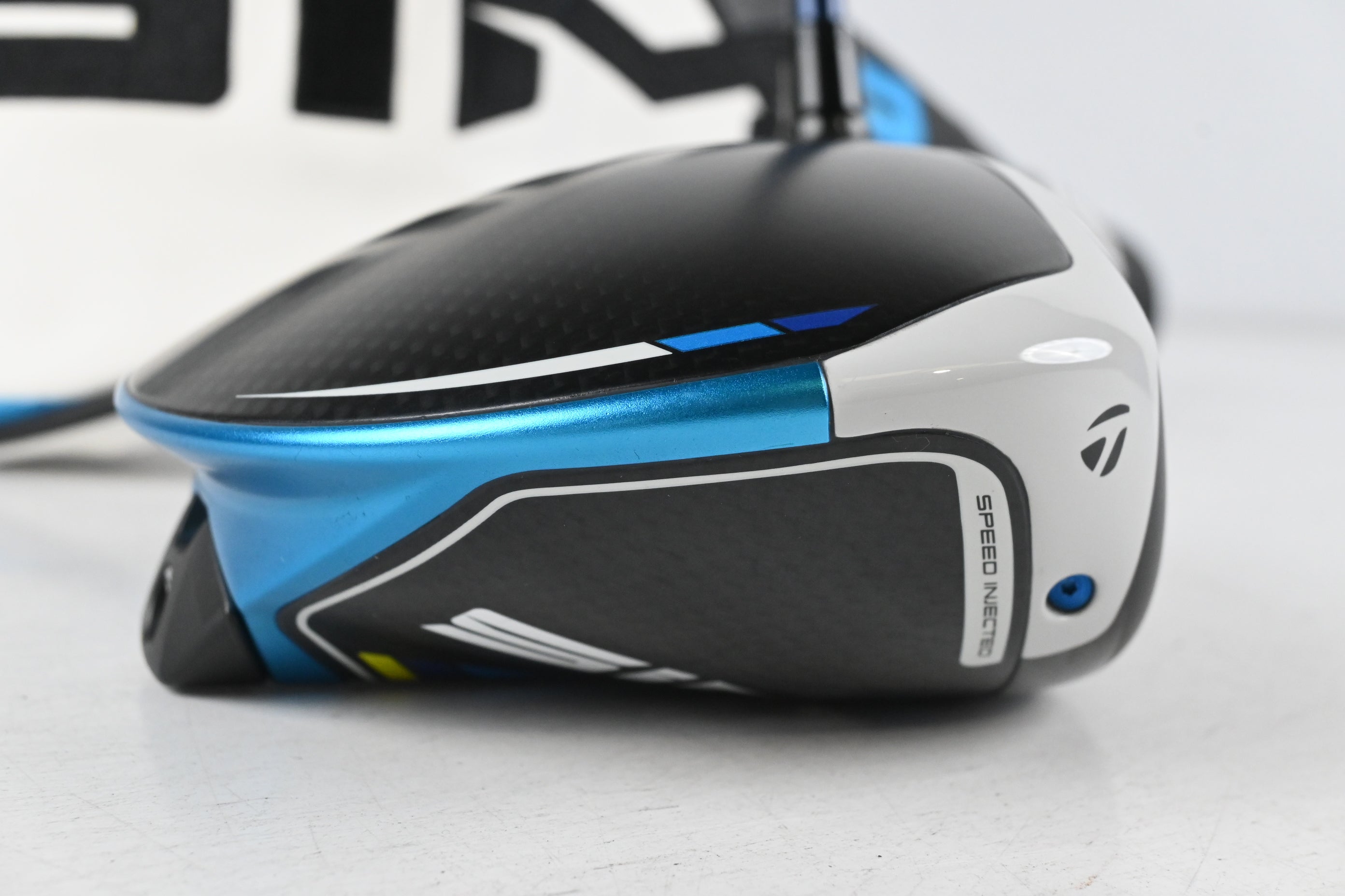 Taylormade SIM2 Max Driver / 10.5 Degree / Regular Flex Fujikura Ventus Blue 5