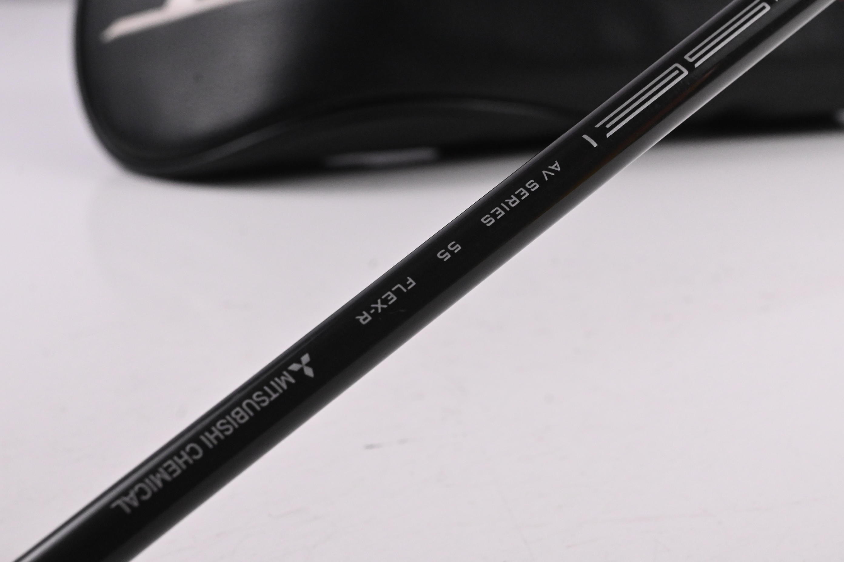 Titleist GT2 Driver / 9 Degree / Regular Flex Tensei AV Raw Blue 55 Shaft